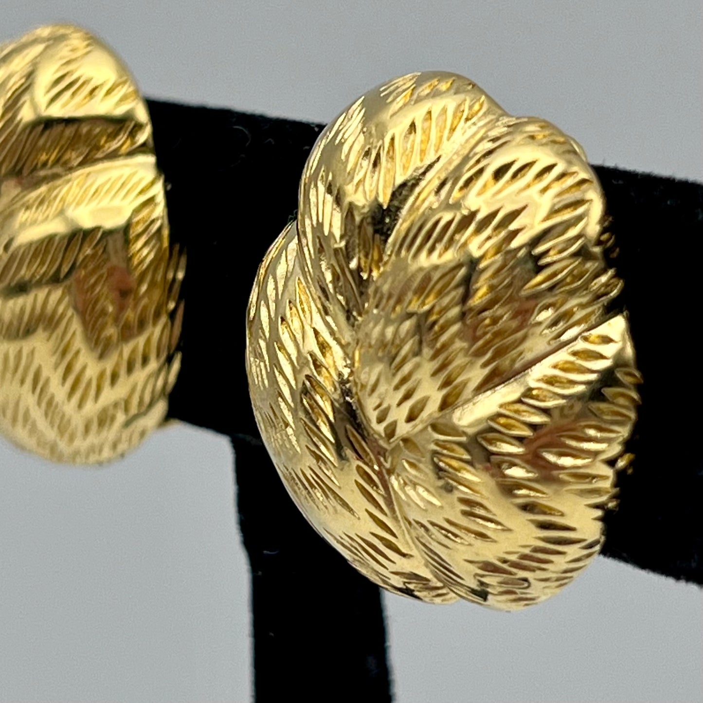 1960s Crown Trifari Gold Clip Earrigns
