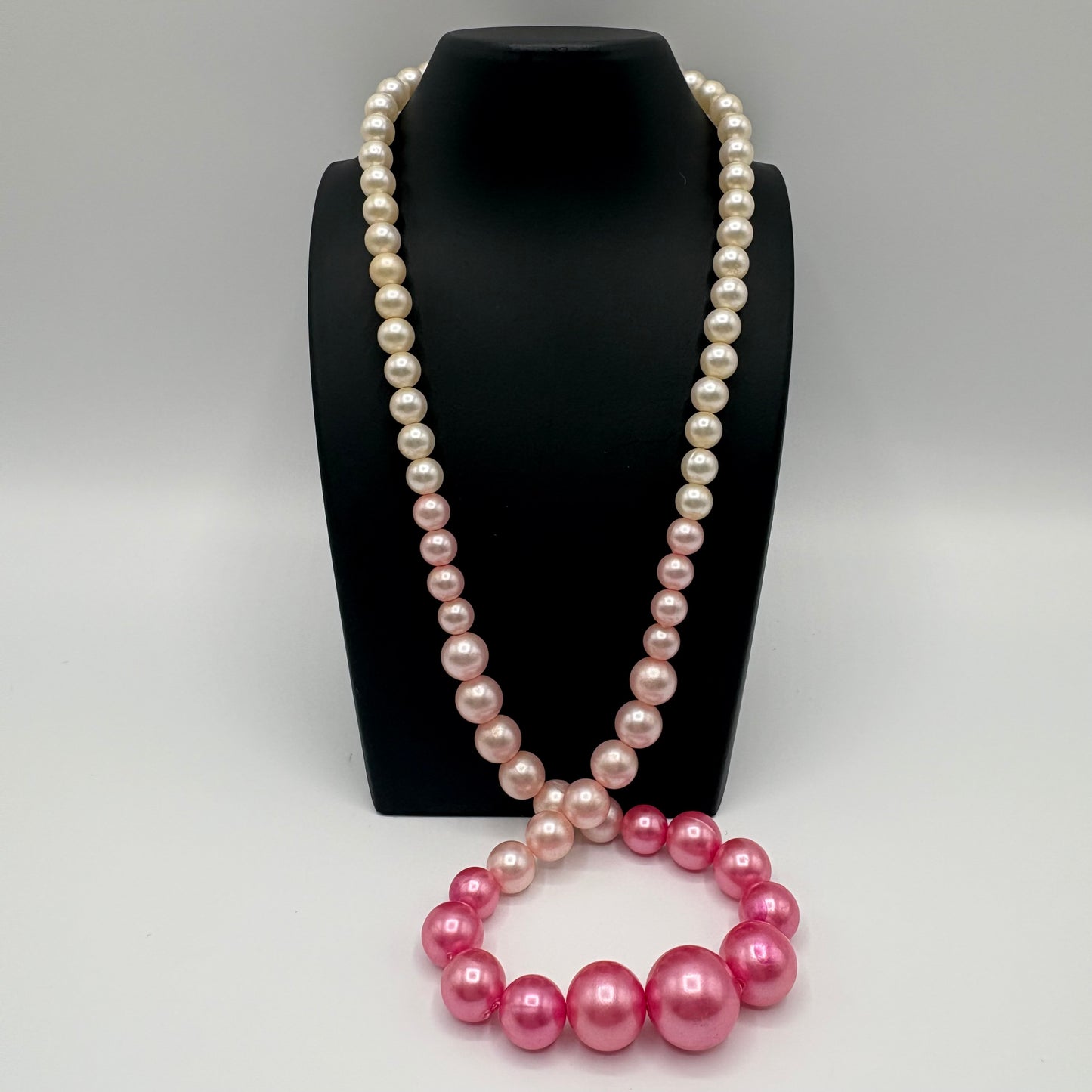 1960s Pink Faux Pearl Bead Necklace