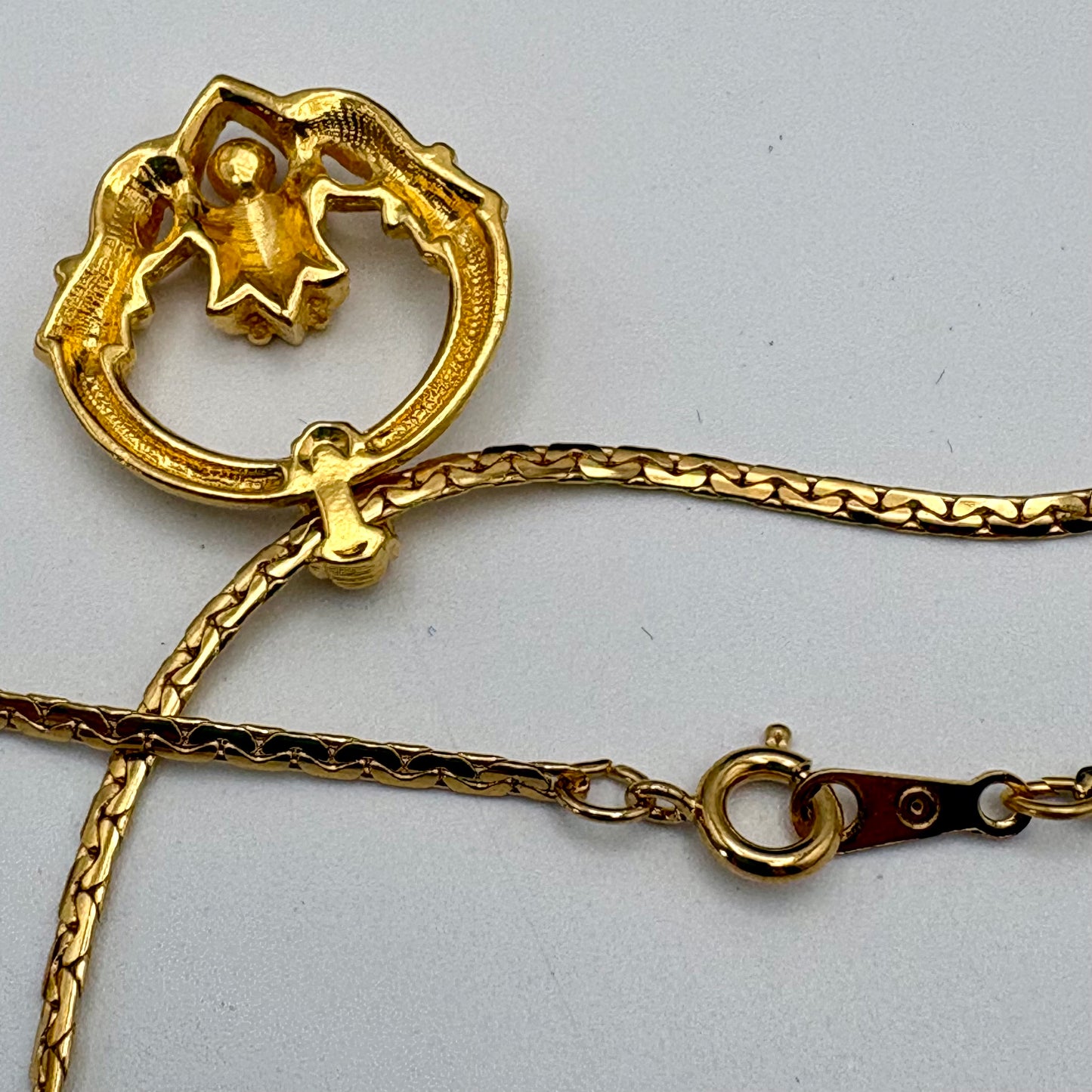1992 Avon Charming Claddagh Nekclace