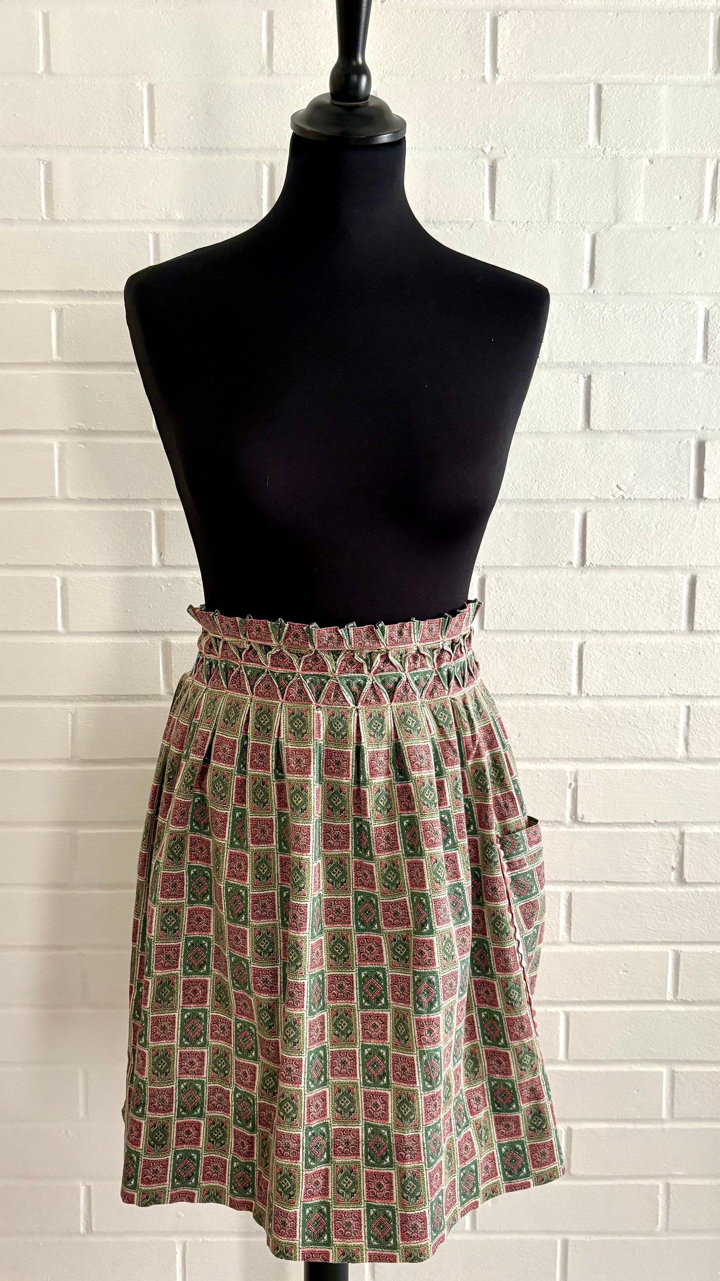 1950s Vintage Honeycomb Smocked Apron