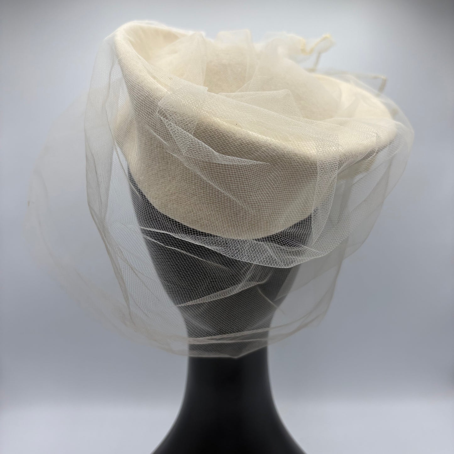 Late 50s/ Early 60s Wool Tilt Platter Hat With Tulle Veil