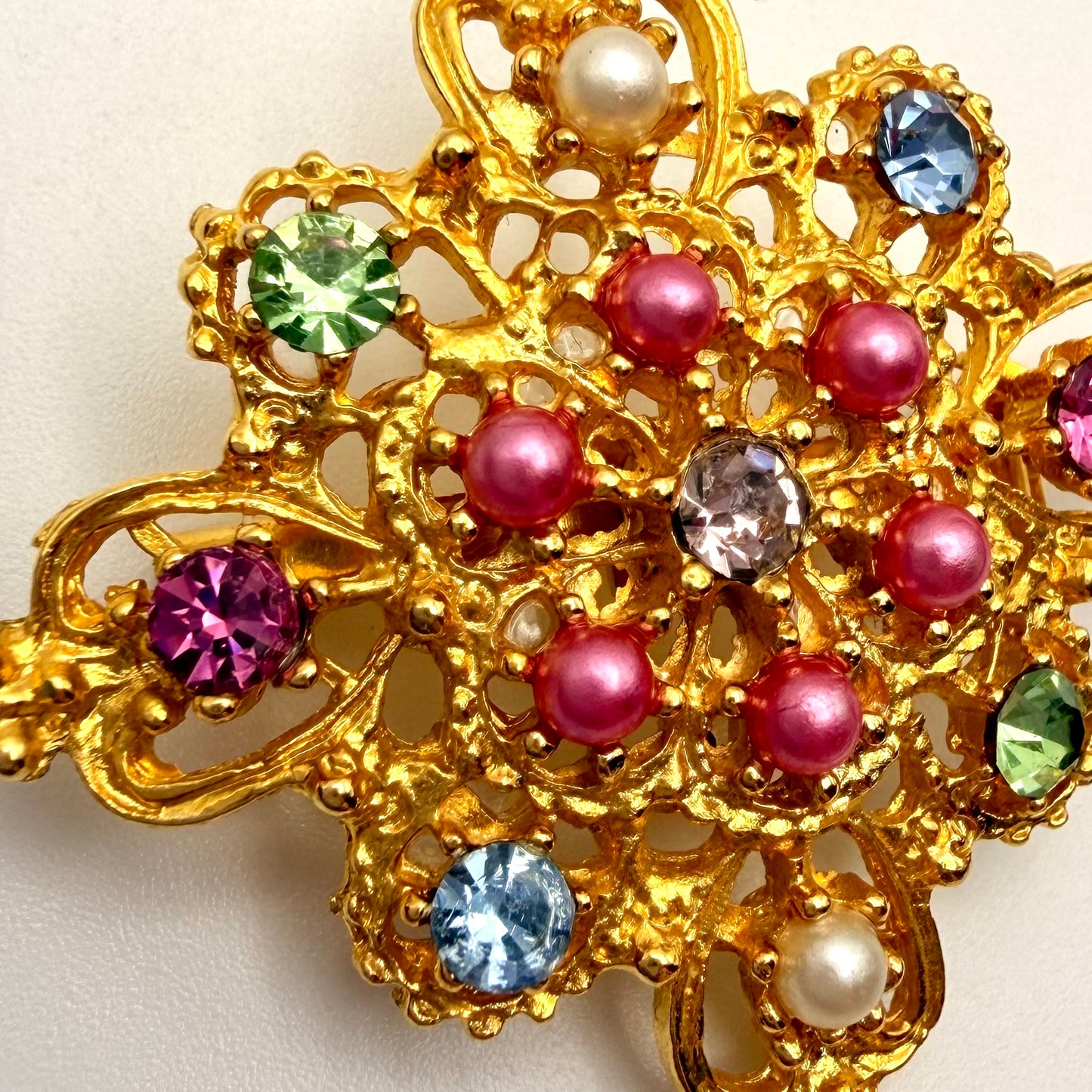 1960s Rhinestone & Pearl Diamond Shaped Brooch