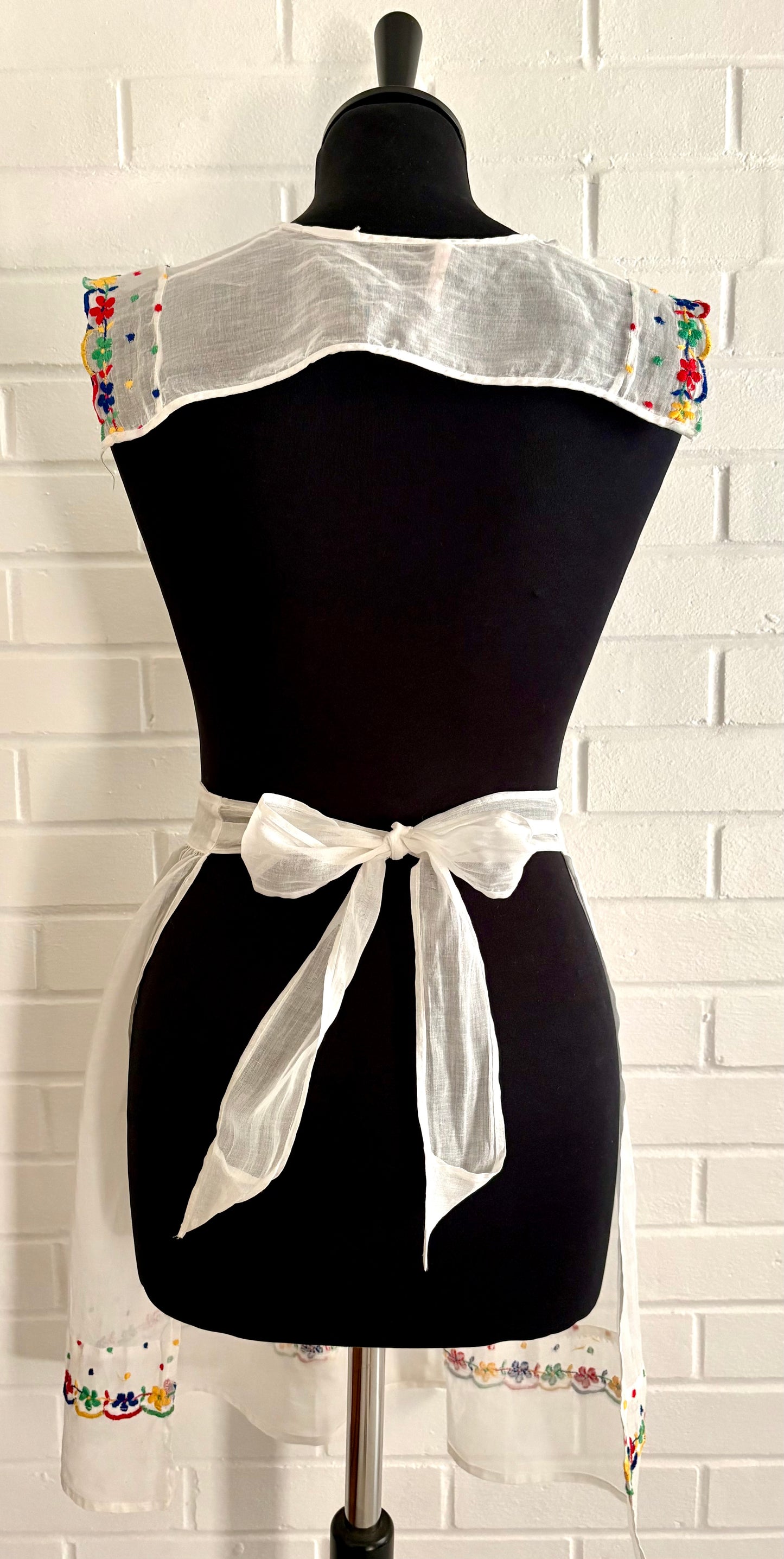 1950s Gingham Girl Sheer Embroidered Full Apron