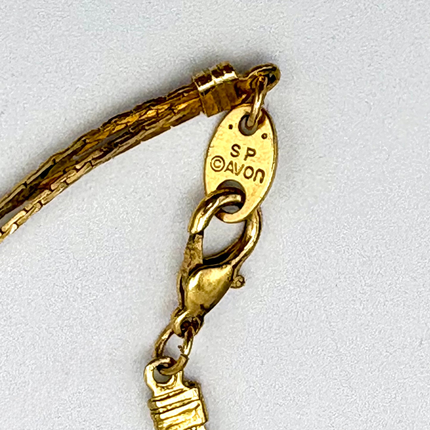 1995 Avon Tailored Classic Necklace