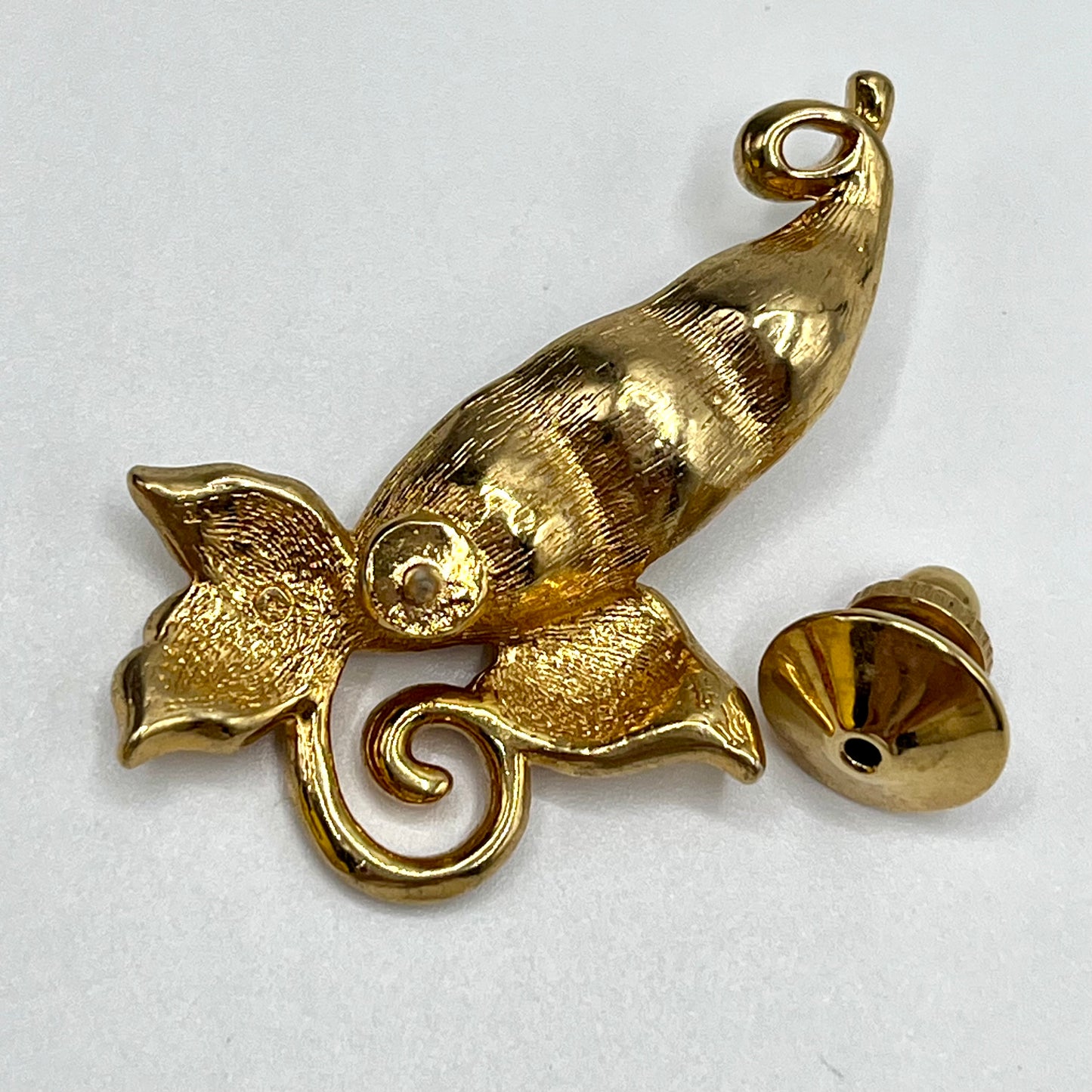 1990 Avon American Harvest Pea Pin