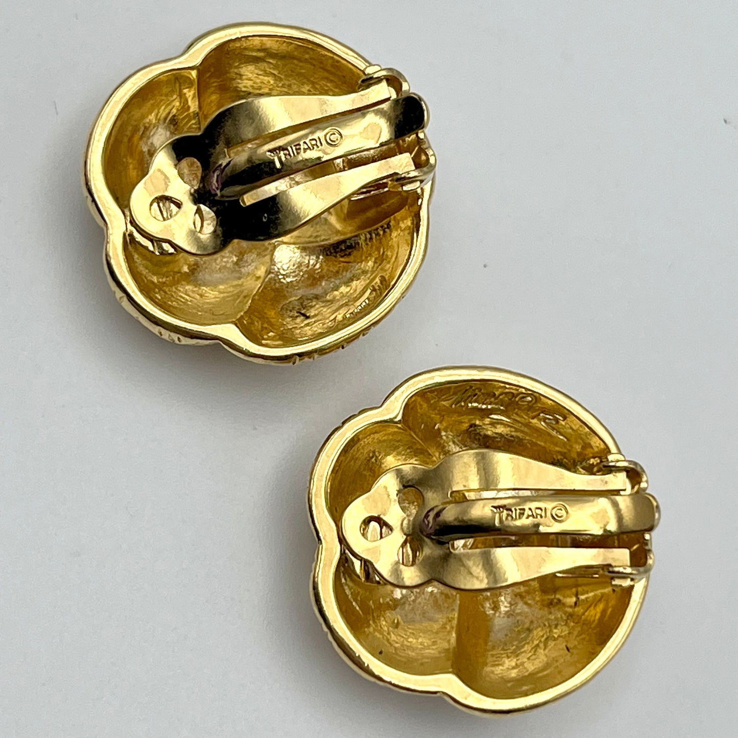 1960s Crown Trifari Gold Clip Earrigns