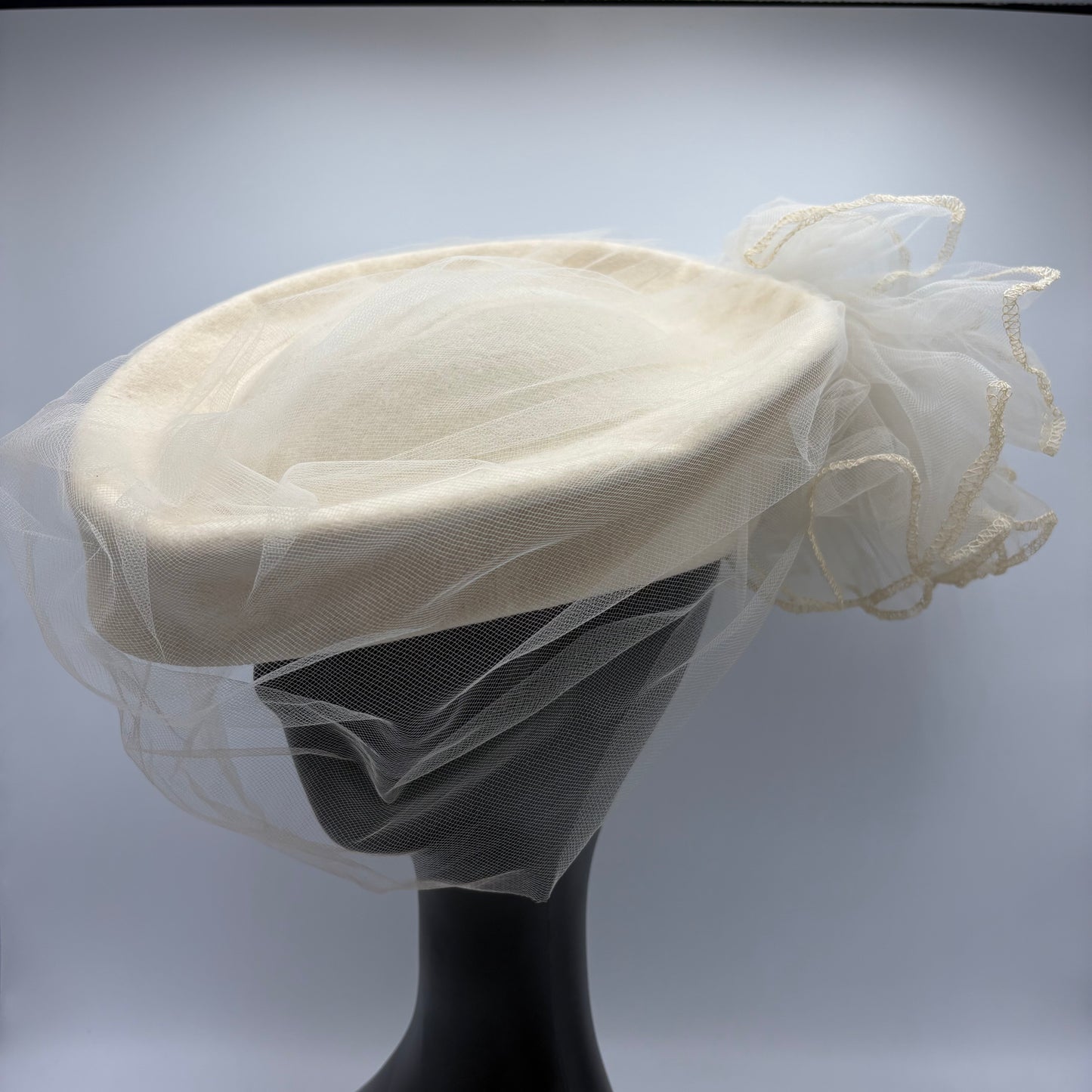 Late 50s/ Early 60s Wool Tilt Platter Hat With Tulle Veil