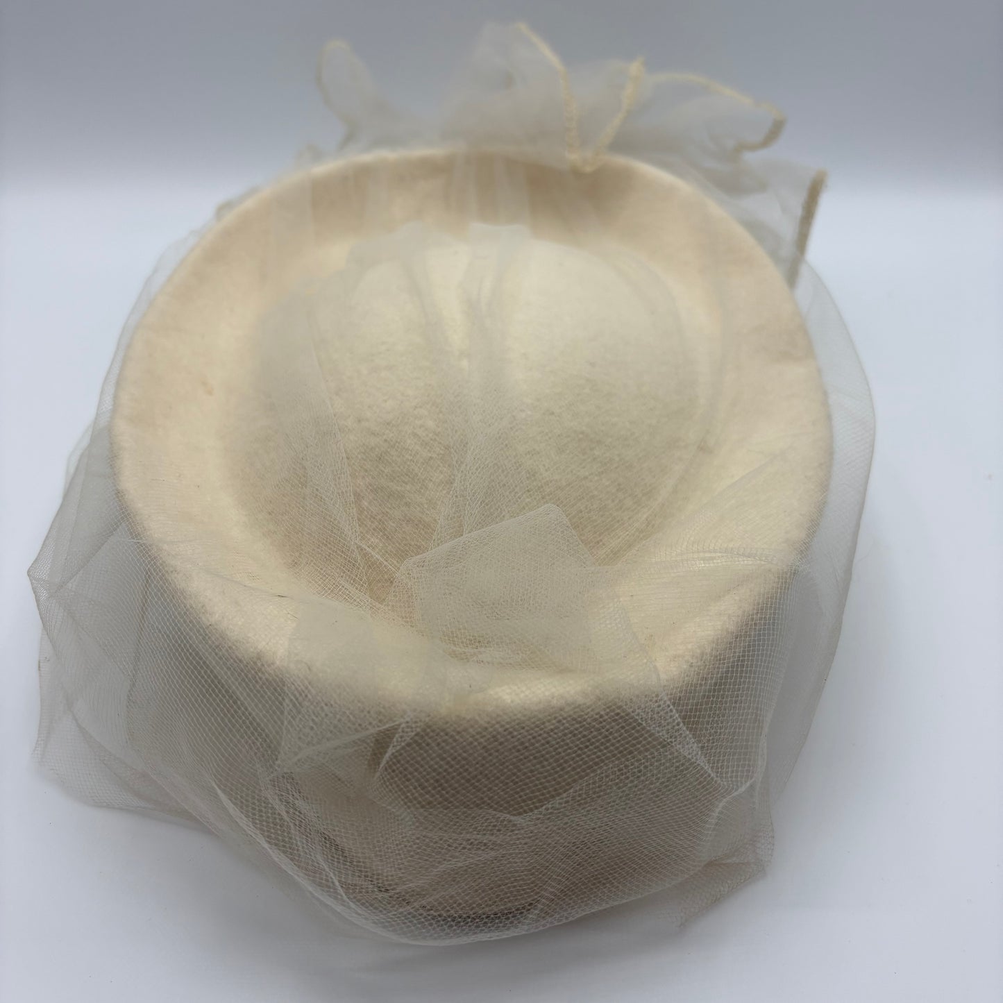 Late 50s/ Early 60s Wool Tilt Platter Hat With Tulle Veil