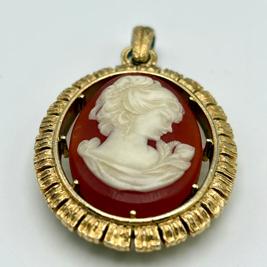 1974 Avon Reversible Cameo Pendant