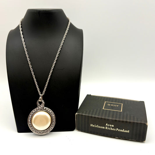 1992 Avon Heirloom Riches Pendant Necklace