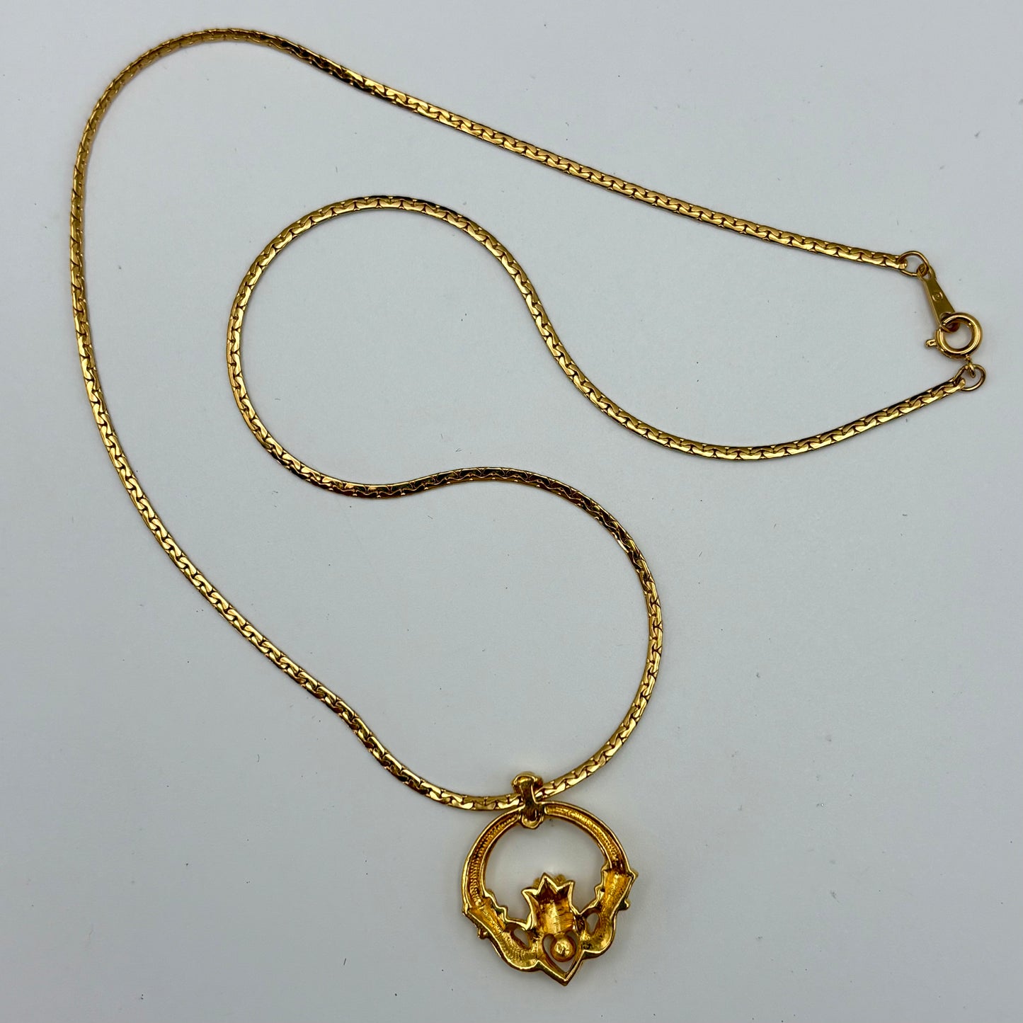 1992 Avon Charming Claddagh Nekclace