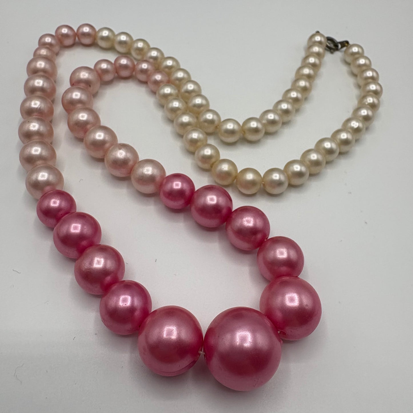 1960s Pink Faux Pearl Bead Necklace