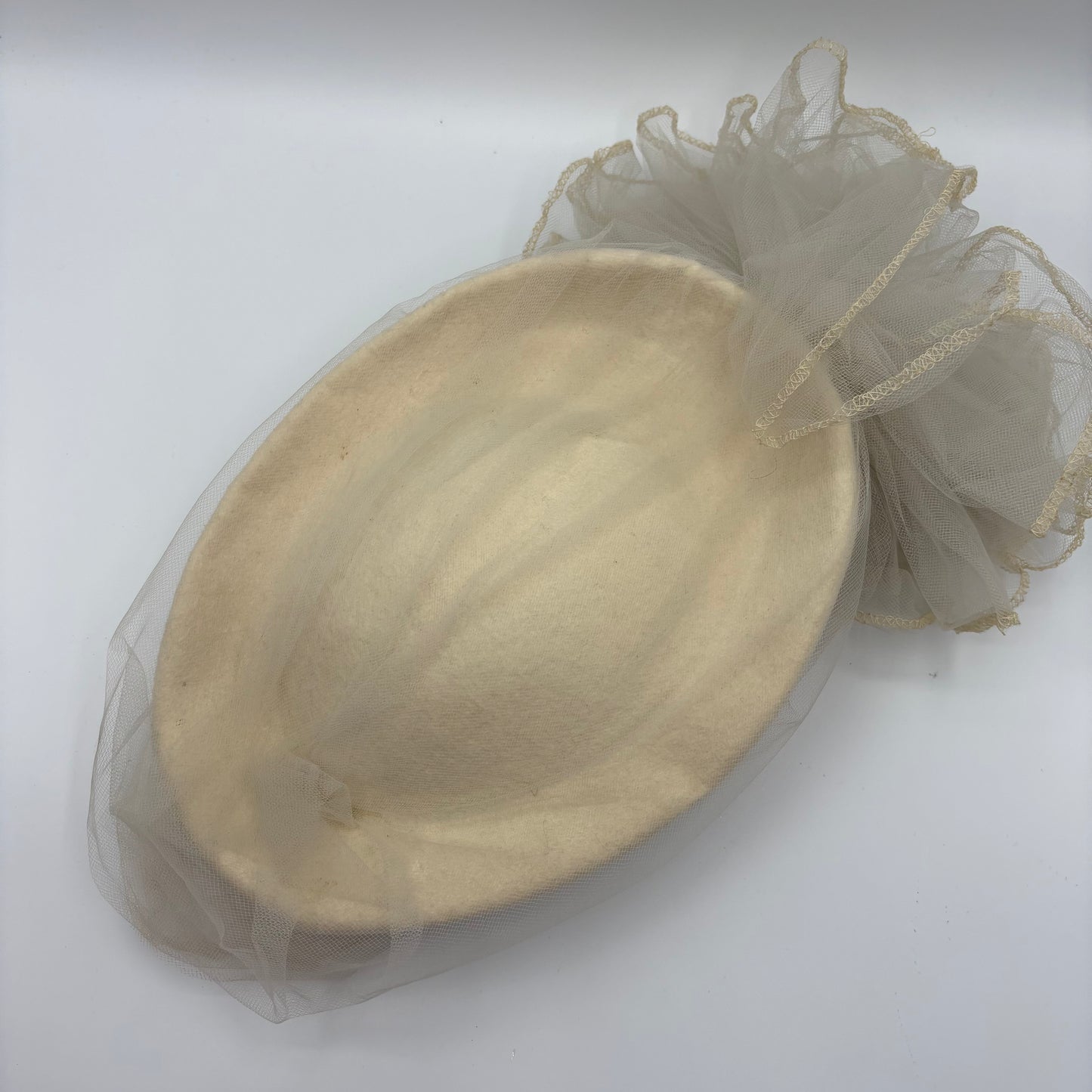 Late 50s/ Early 60s Wool Tilt Platter Hat With Tulle Veil