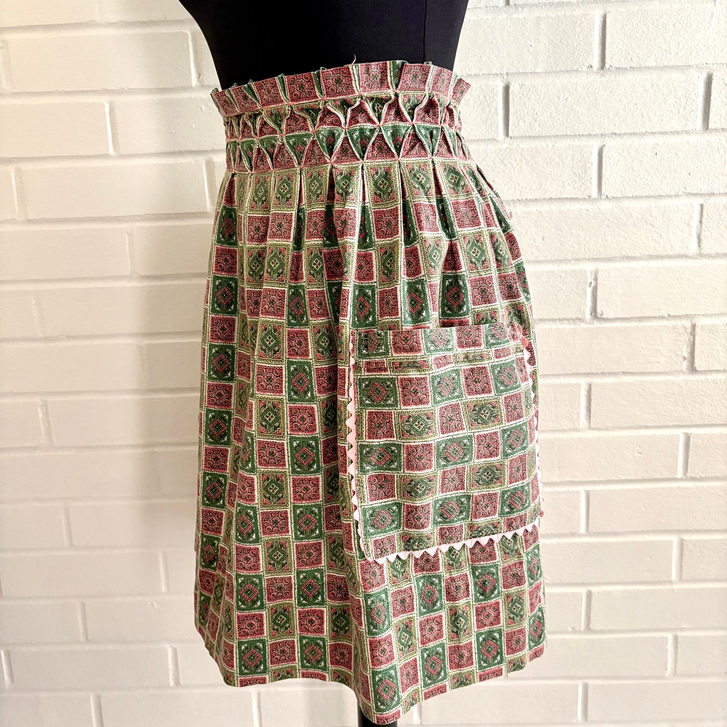 1950s Vintage Honeycomb Smocked Apron