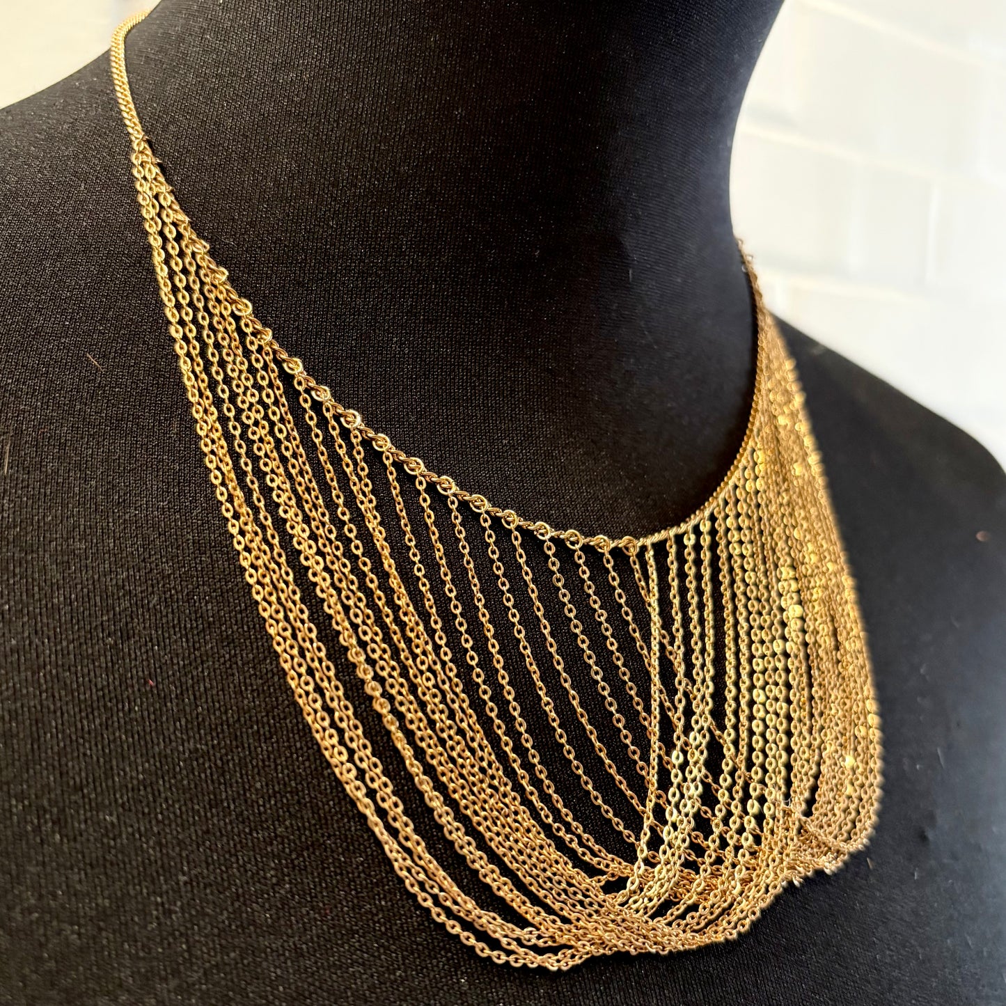 1977 Sarah Coventry Caprice Bib Necklace (16")