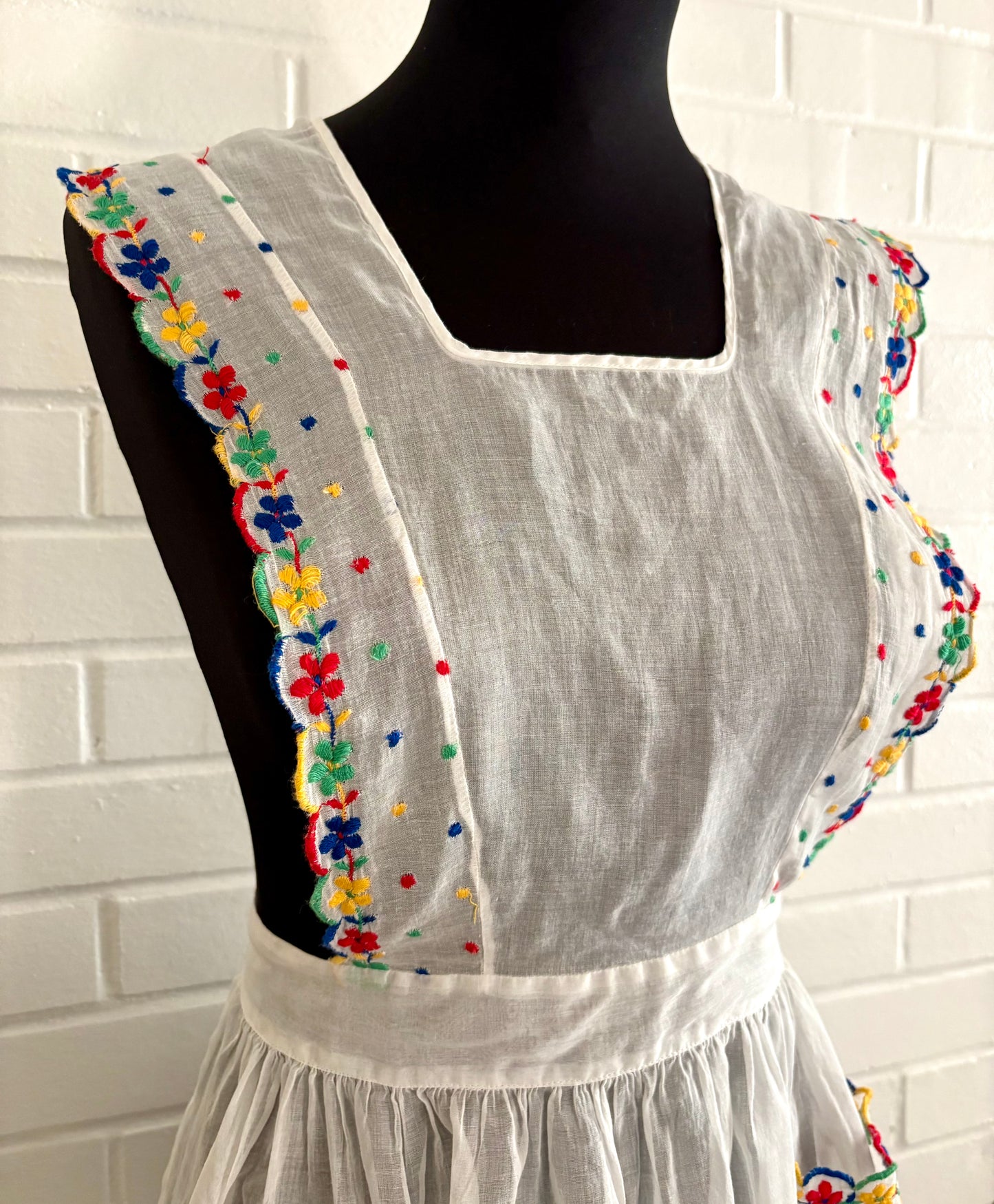 1950s Gingham Girl Sheer Embroidered Full Apron