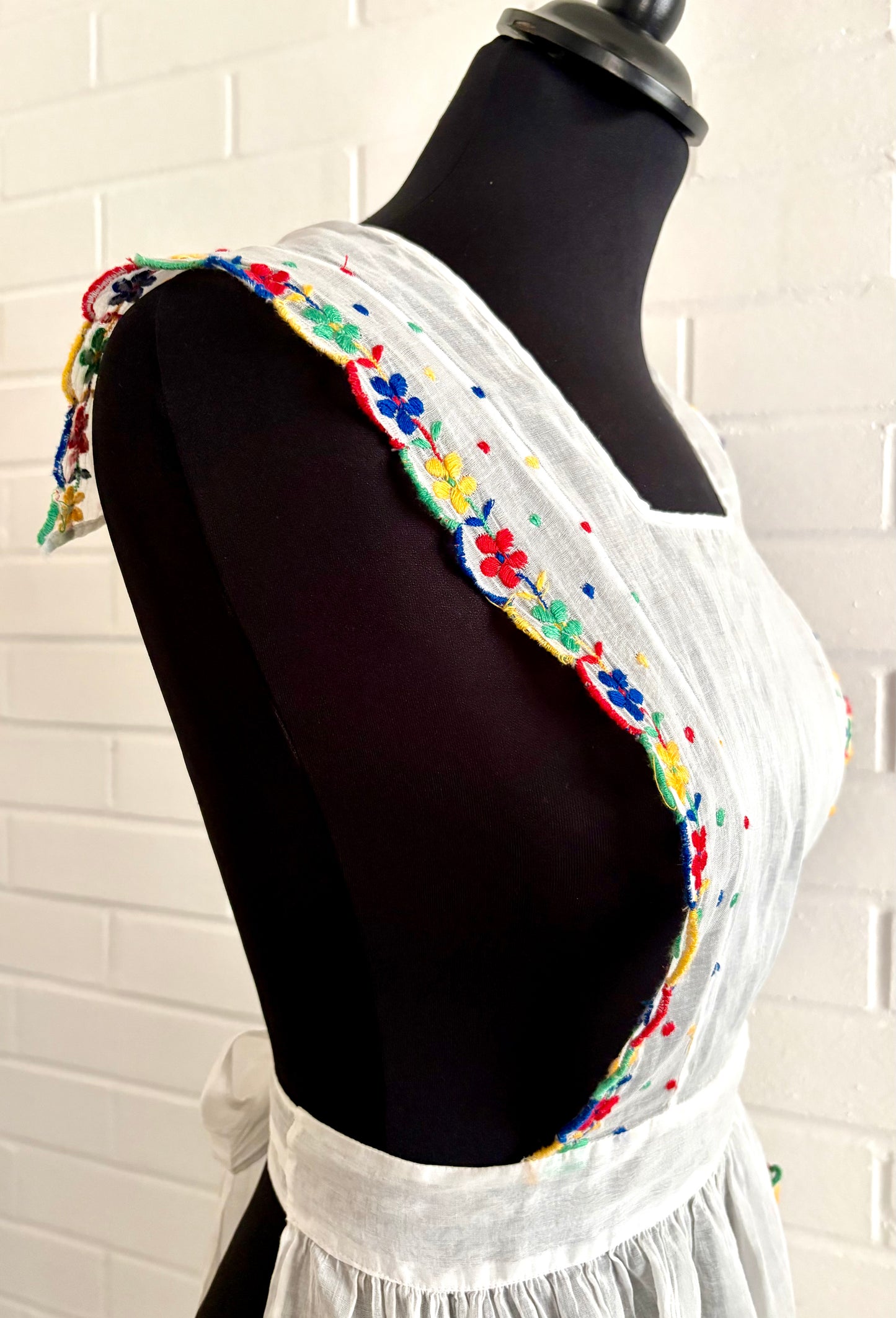 1950s Gingham Girl Sheer Embroidered Full Apron