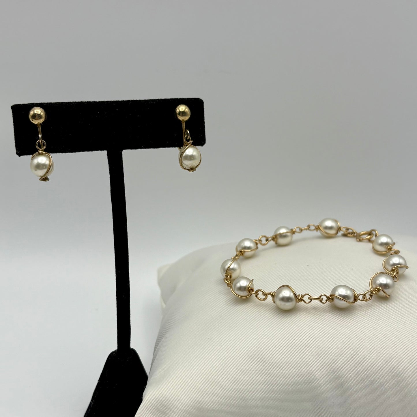 1966 Sarah Coventry Pearl Swirl Demi-Parure