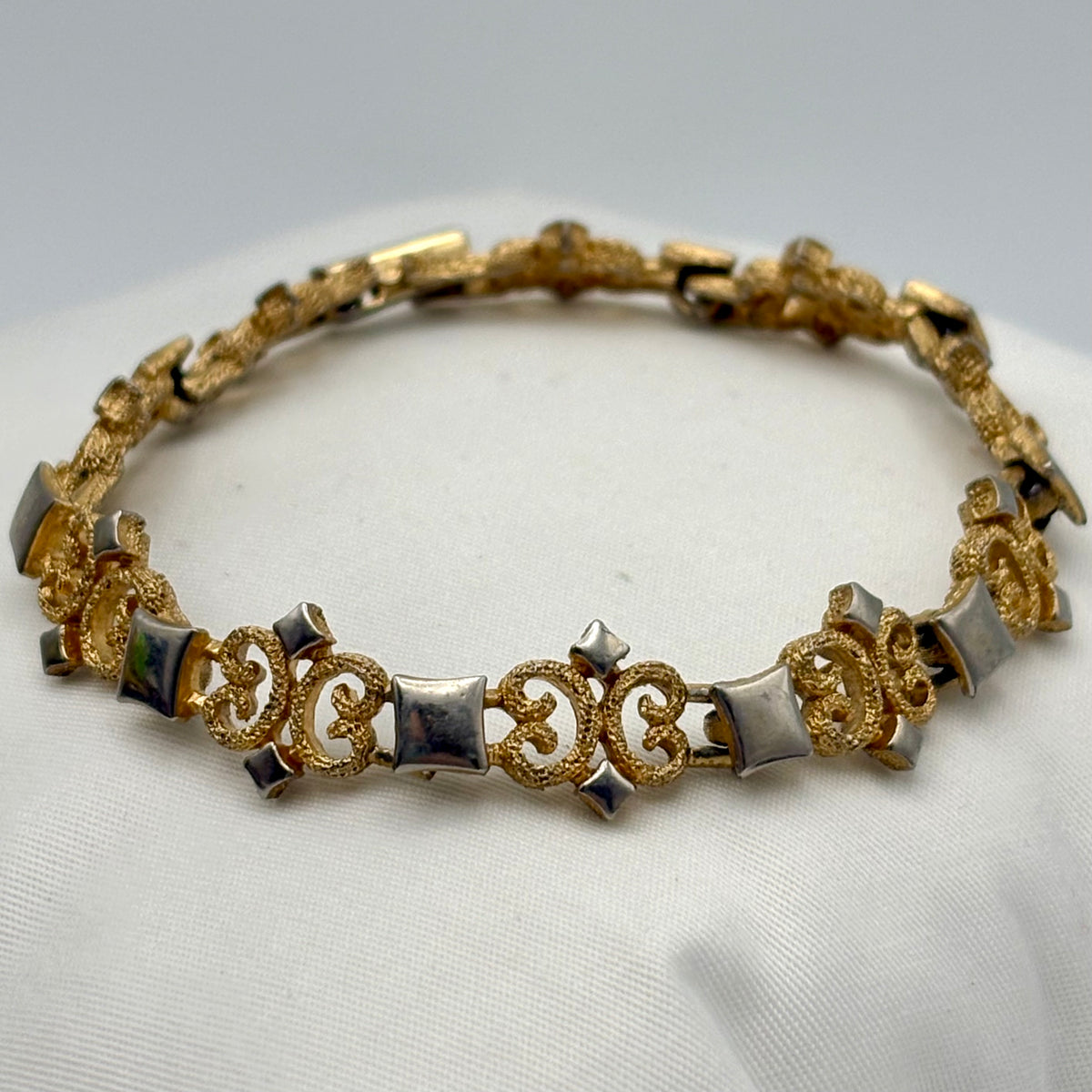1971 Avon Precious Pretenders Bracelet