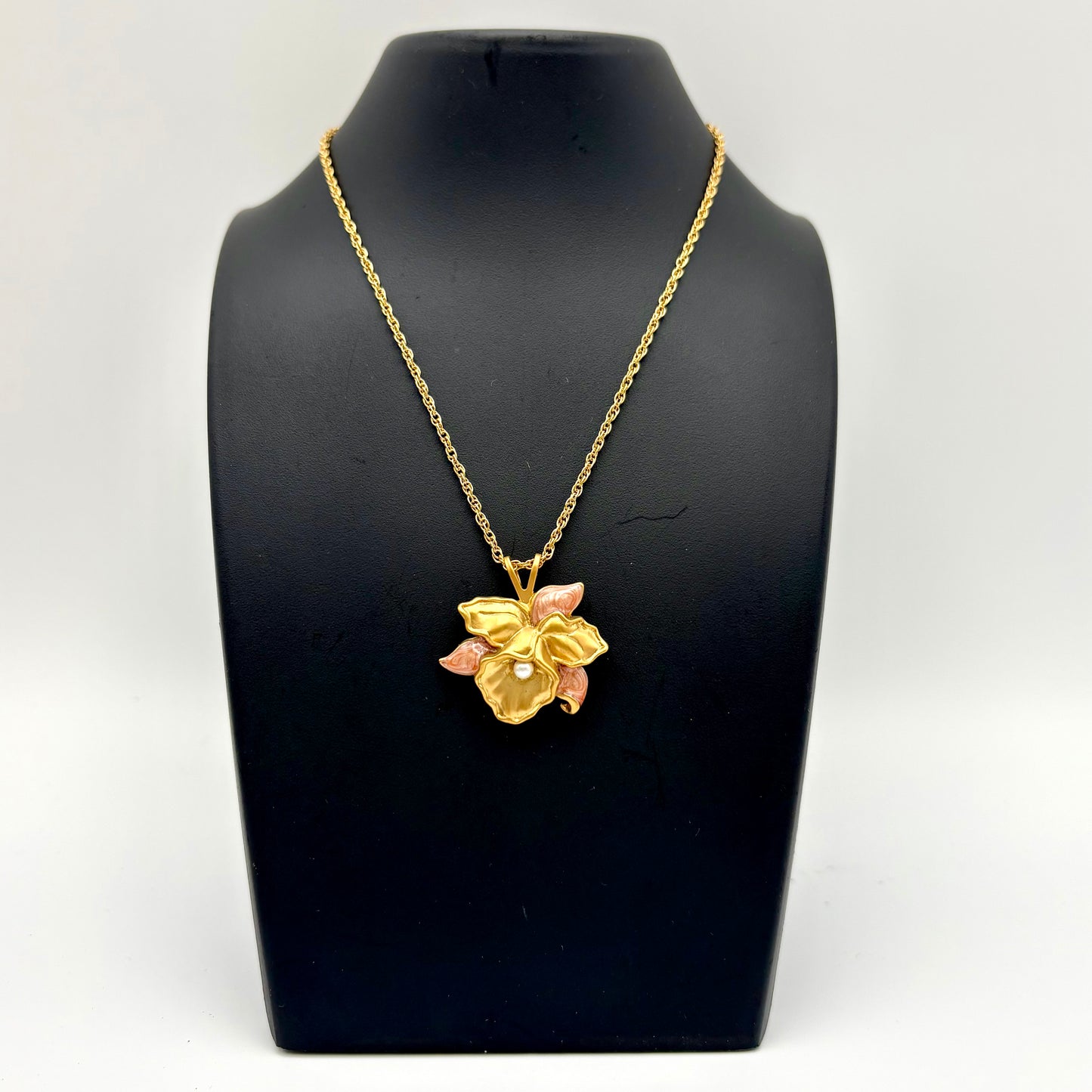 1990 Avon Precious Orchid Necklace