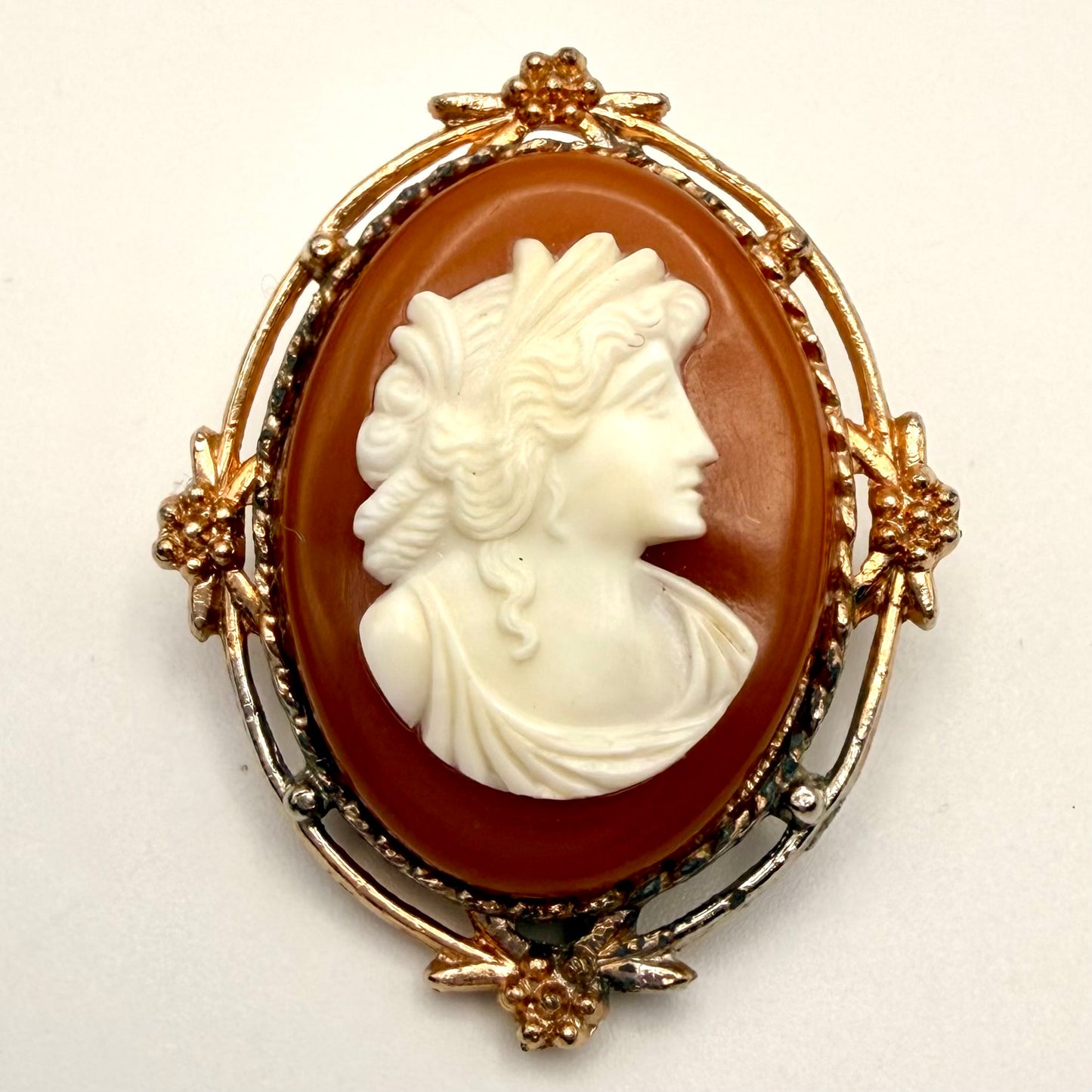 70s/80s Small Cameo Brooch
