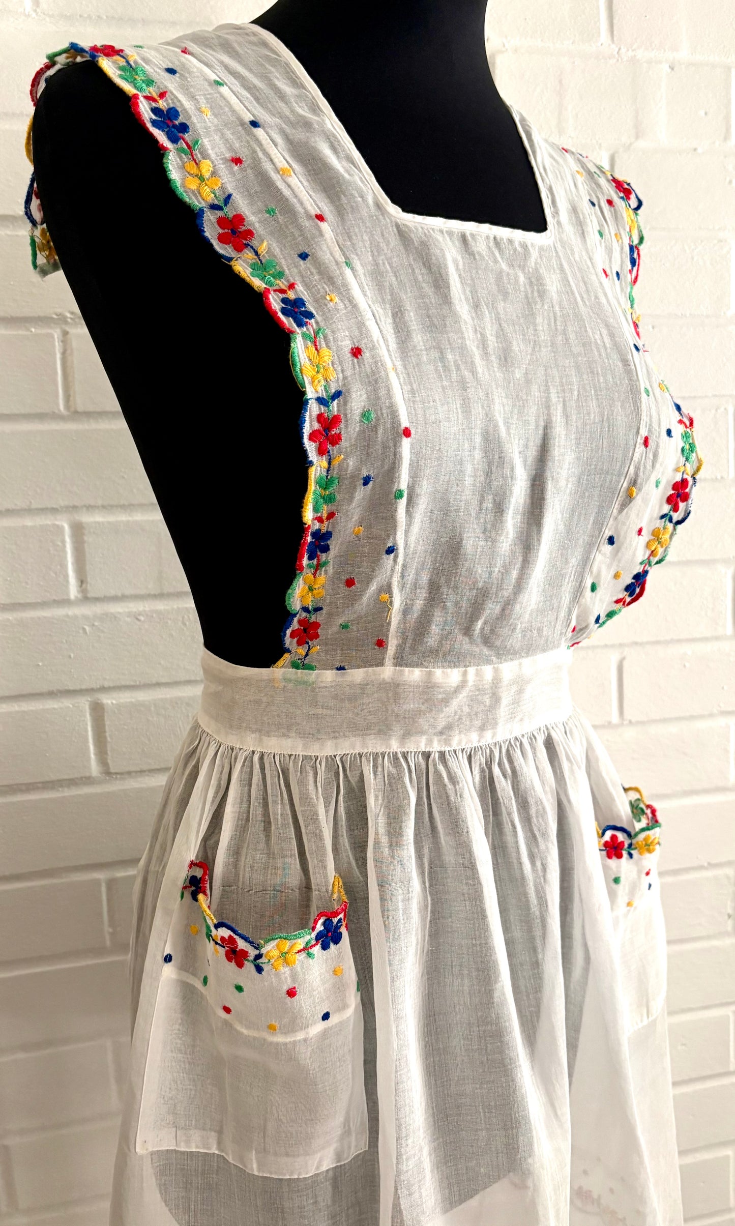 1950s Gingham Girl Sheer Embroidered Full Apron
