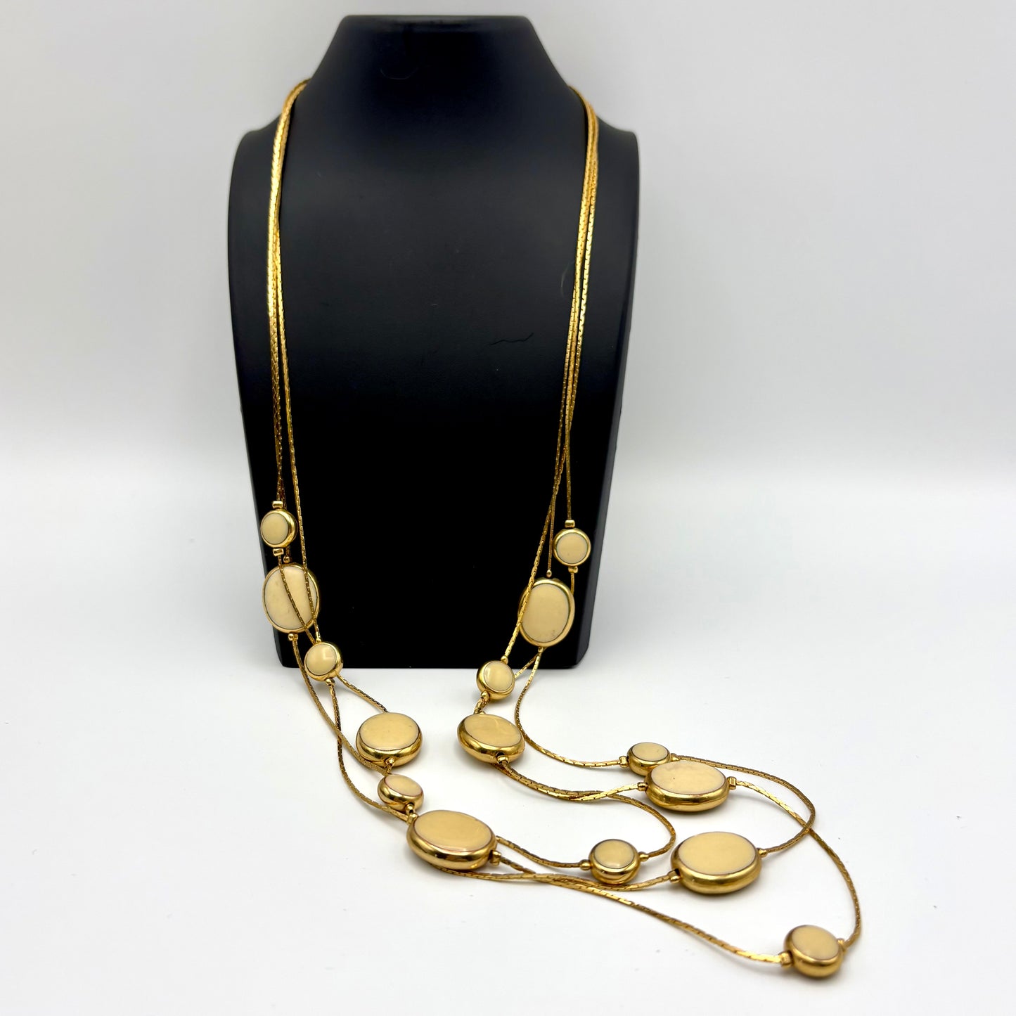 1995 Avon Tailored Classic Necklace