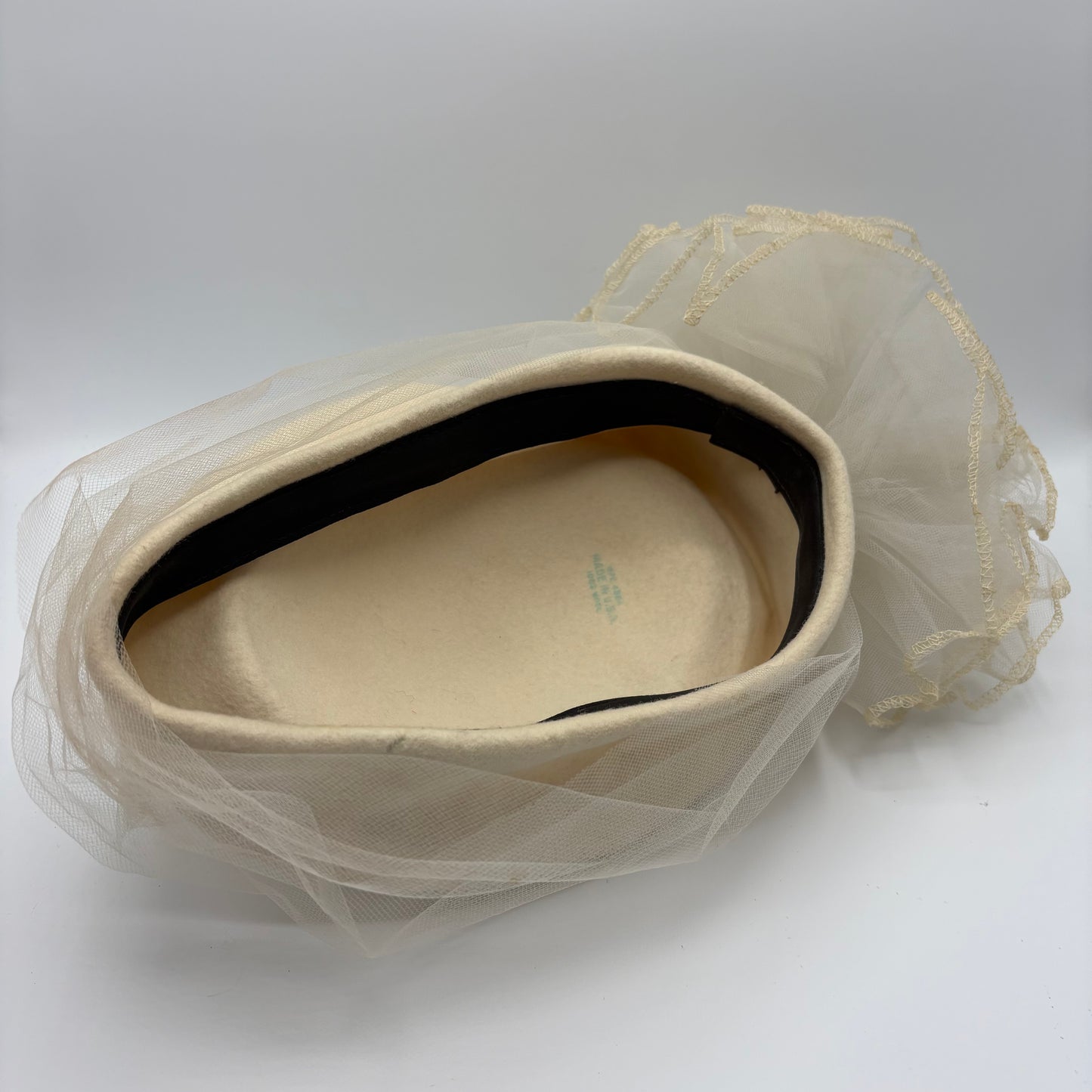 Late 50s/ Early 60s Wool Tilt Platter Hat With Tulle Veil
