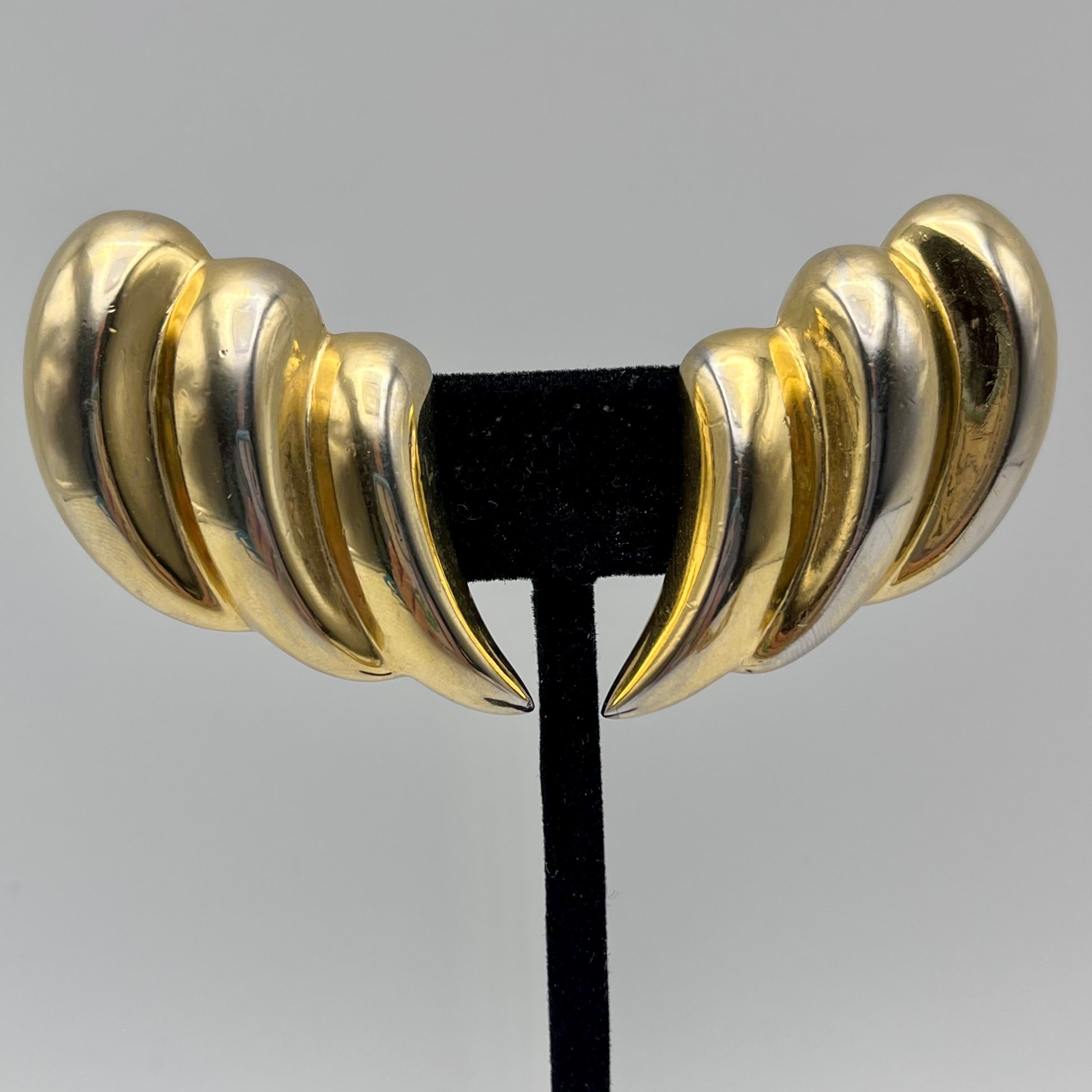 Les bernard sales clip earrings