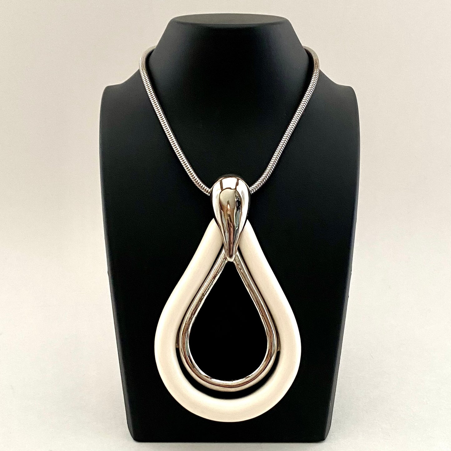 Late 60s/ Early 70s Pendant Necklace