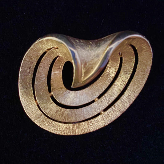 Late 50s/ Early 60s JJ (Jonette Jewelry) Gold Brooch - Retro Kandy Vintage