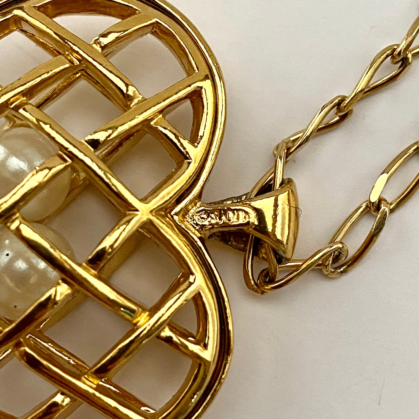 1993 Avon Capture Your Heart Pendant Necklace