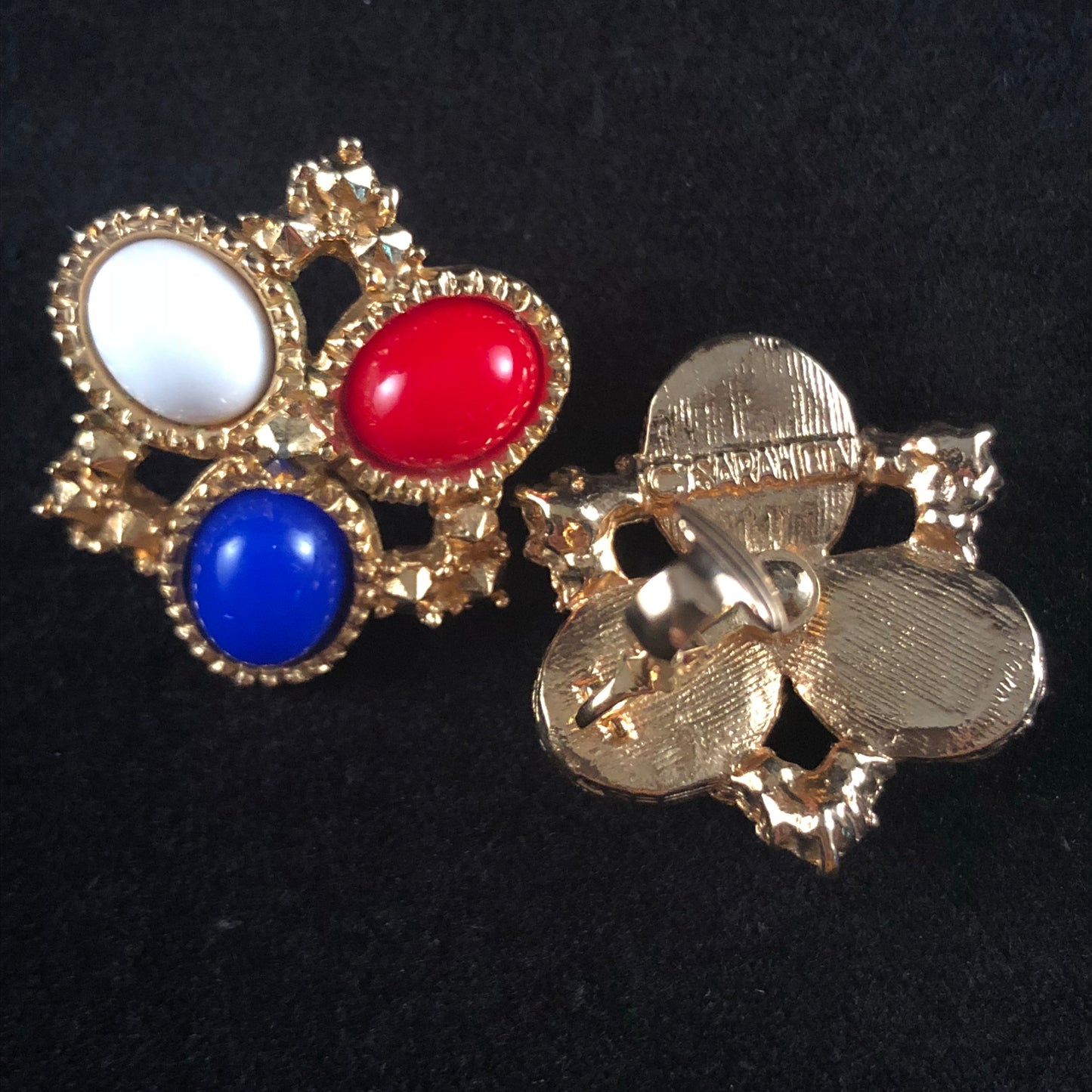 1972 Sarah Coventry Americana Brooch & Earrings - Retro Kandy Vintage