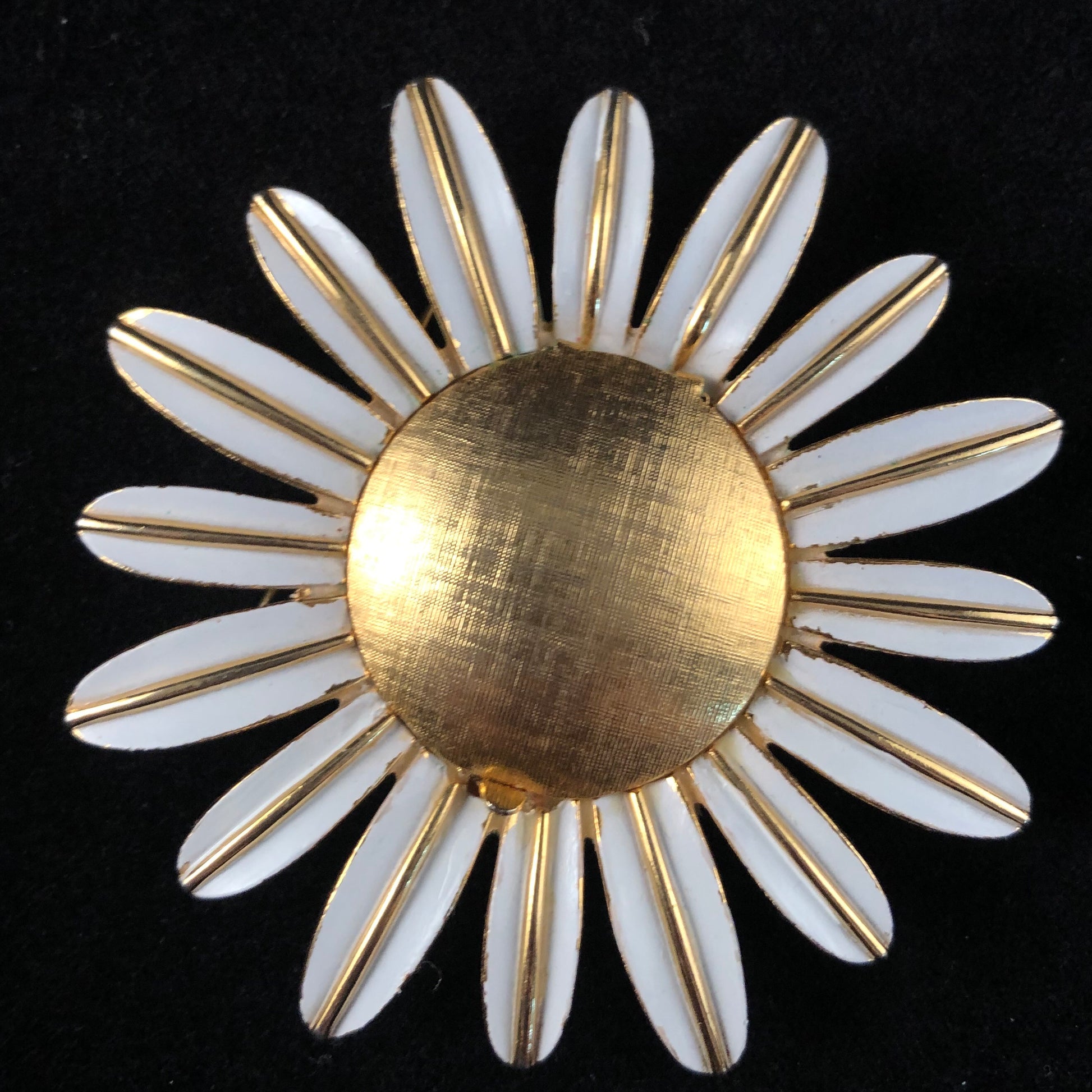 1970 Avon Daisy Pin With Perfume Glacé - Retro Kandy Vintage