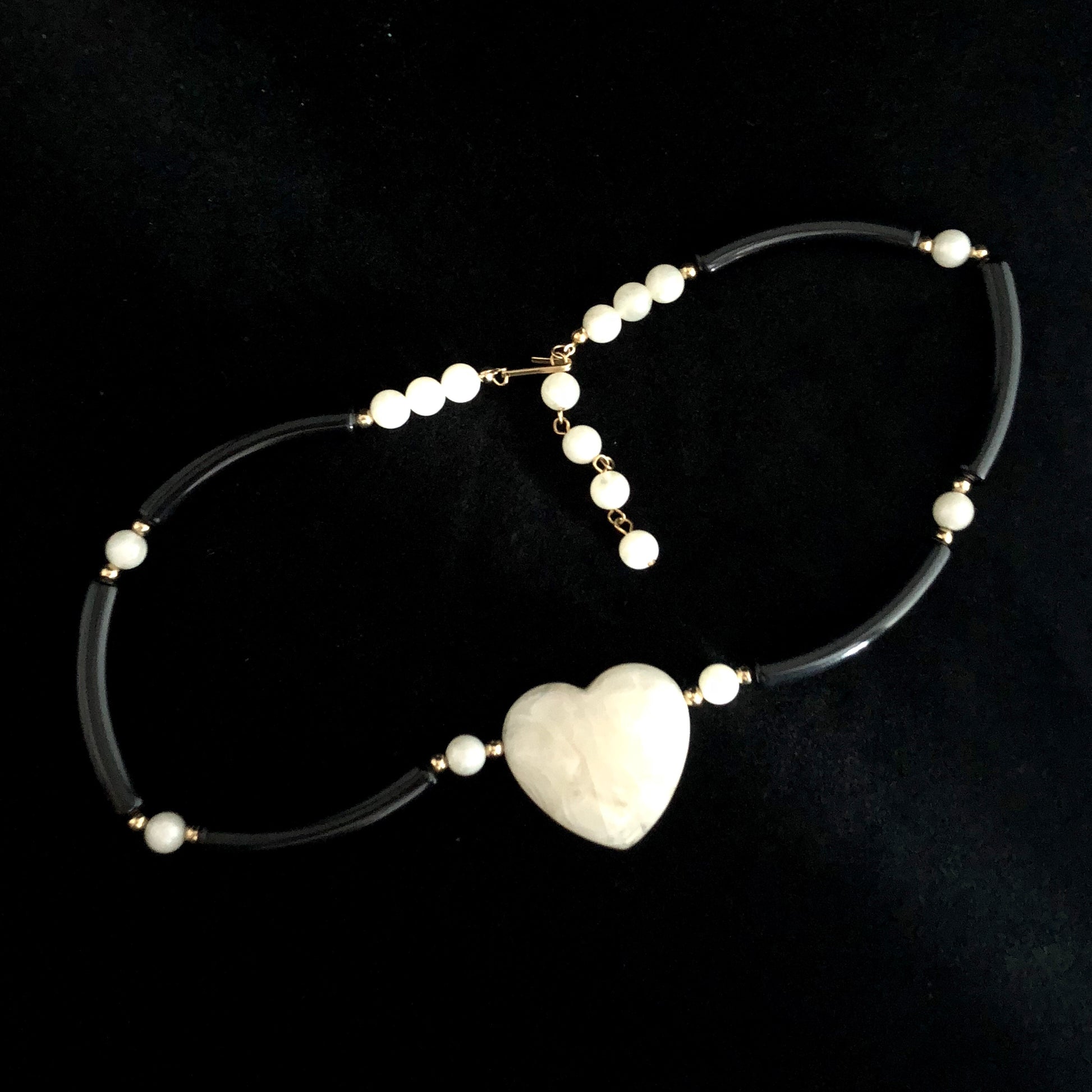 1988 Avon Modern Heart Necklace - Retro Kandy Vintage