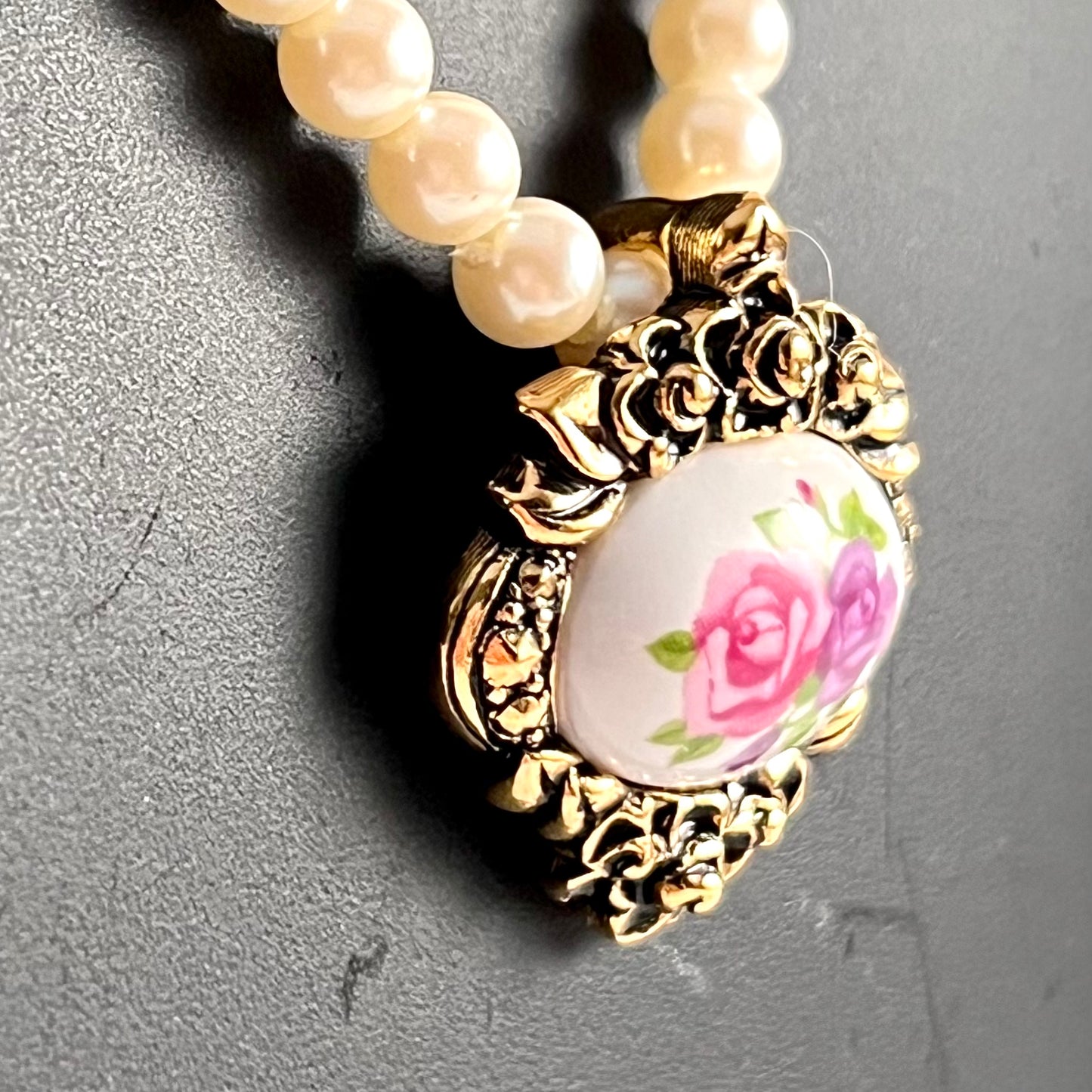 1992 Avon Victorian Romance Necklace