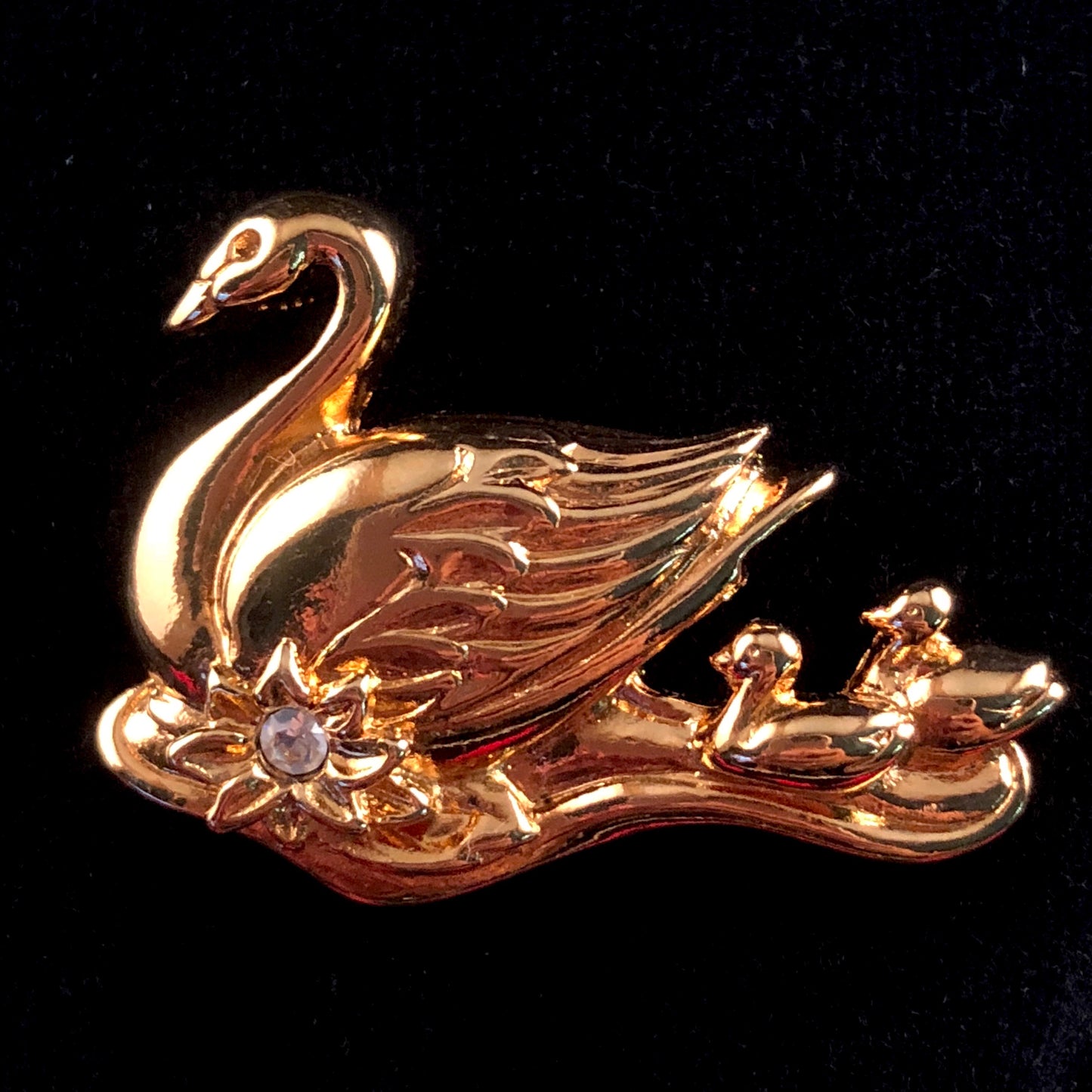 1993 Avon Precious Love Swan Pin - Retro Kandy Vintage