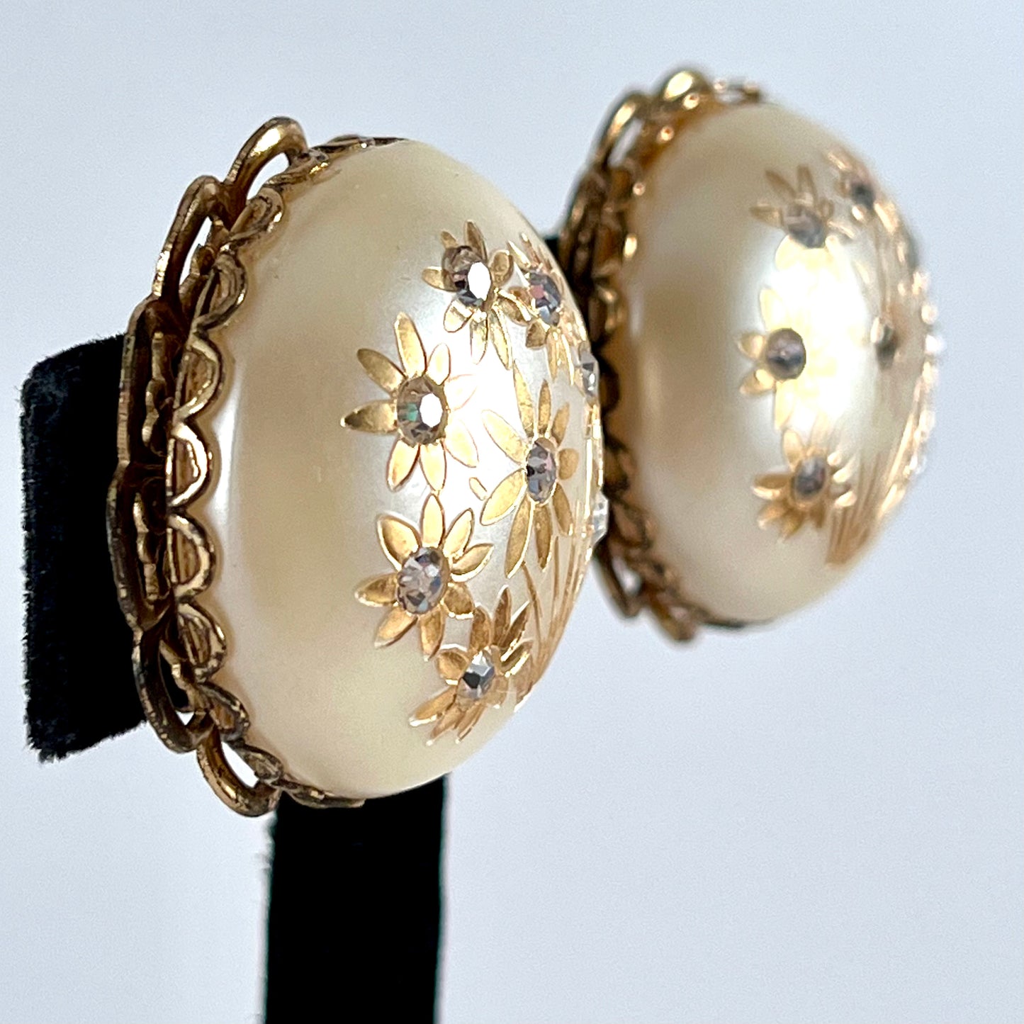 Late 50s/ Early 60s Pearl Dome Flower Earrings