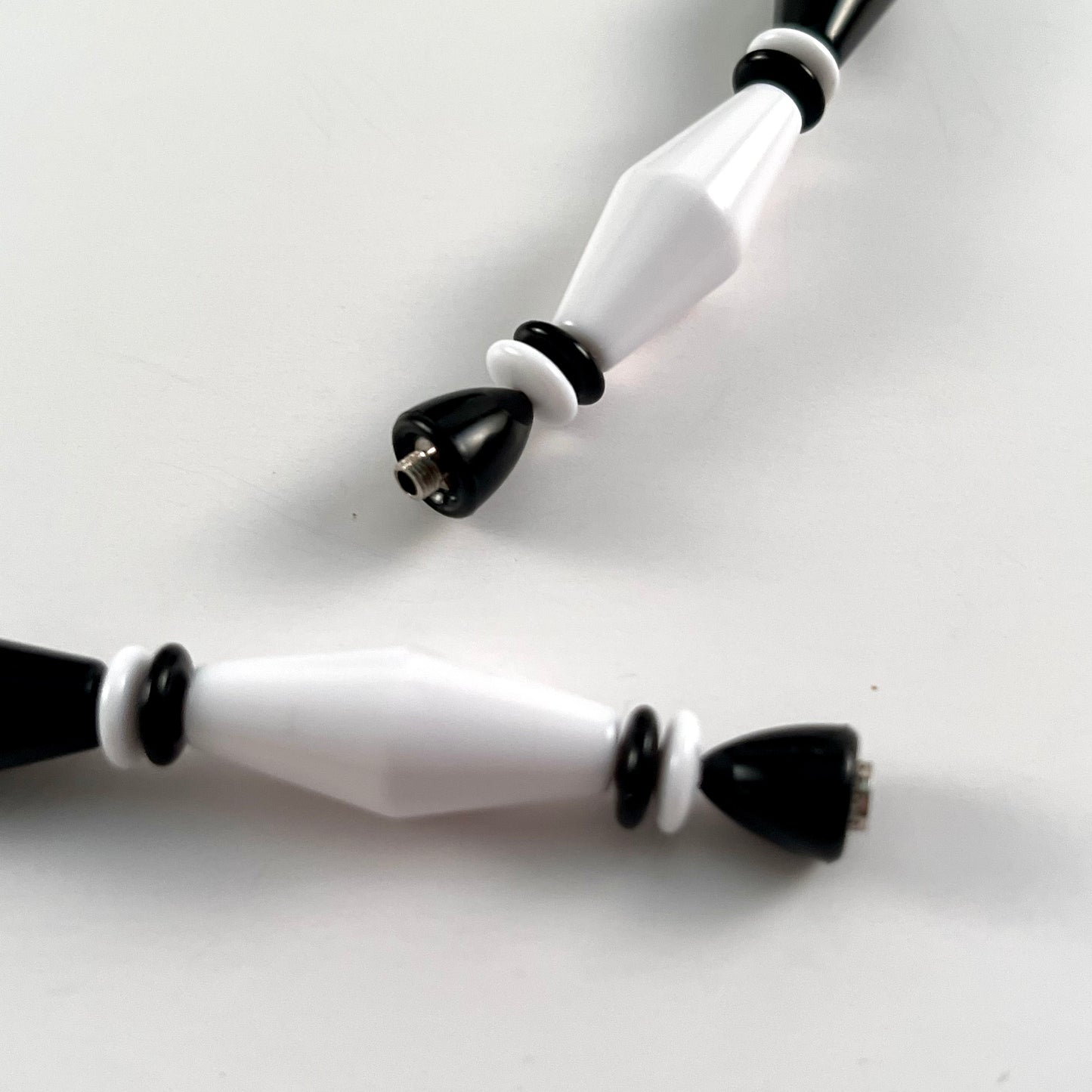 1989 Avon Classic Lines Necklace