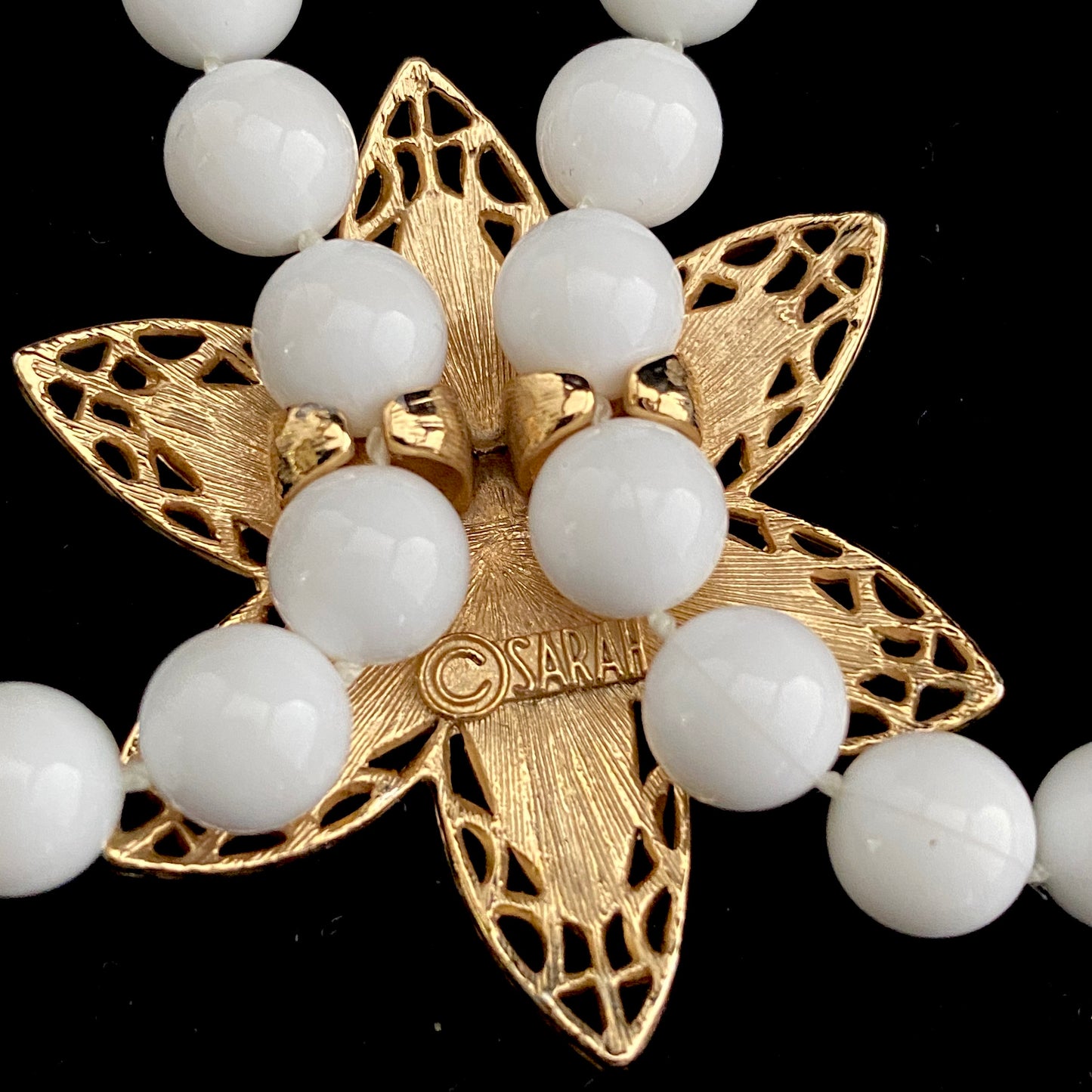 1975 Sarah Coventry White Charmer Necklace - Retro Kandy Vintage