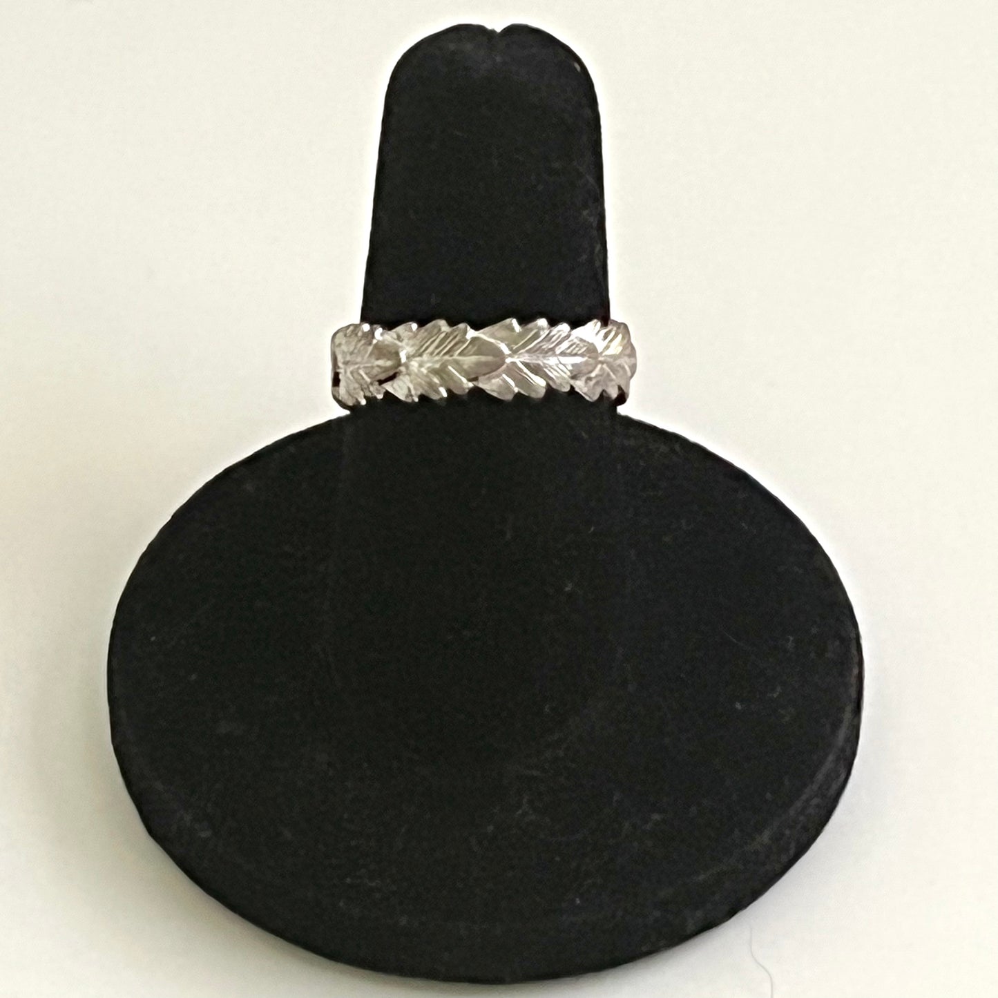 1979 Avon Laurel Leaf Ring