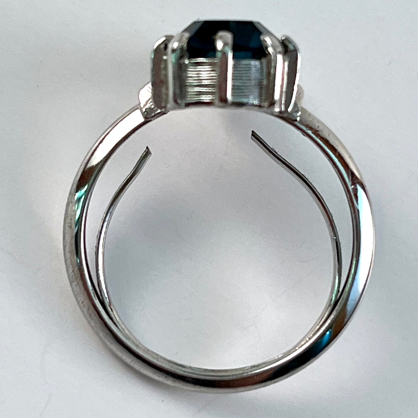 1975 Avon Indiglow Ring