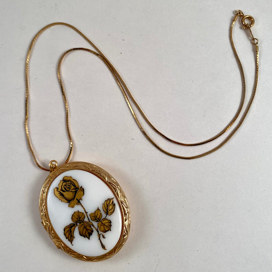 Late 70s/ Early 80s Locket Pendant Necklace