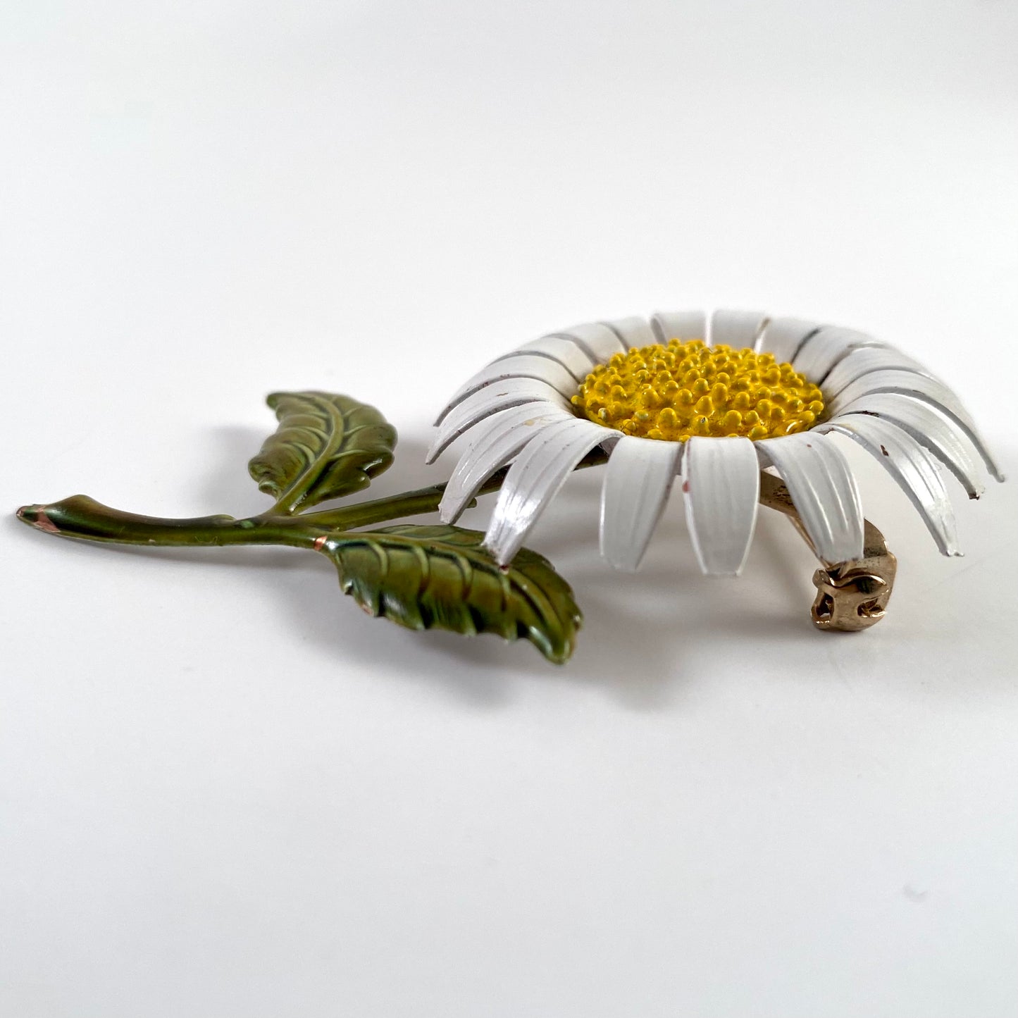 Late 60s/ Early 70s Enamel Daisy Brooch