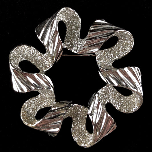 1971 Sarah Coventry Ribbonette Brooch - Retro Kandy Vintage