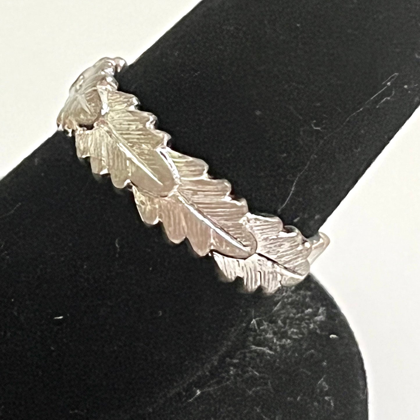 1979 Avon Laurel Leaf Ring