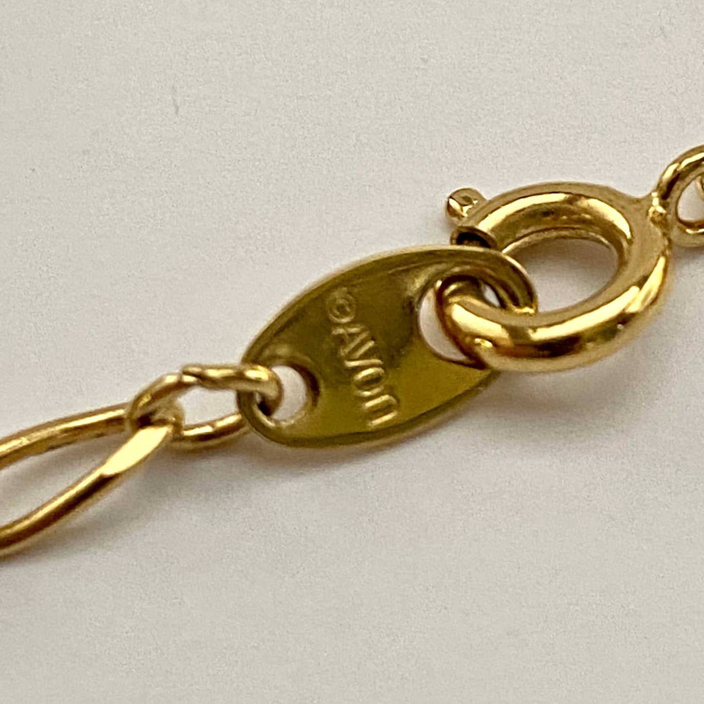 1993 Avon Capture Your Heart Pendant Necklace