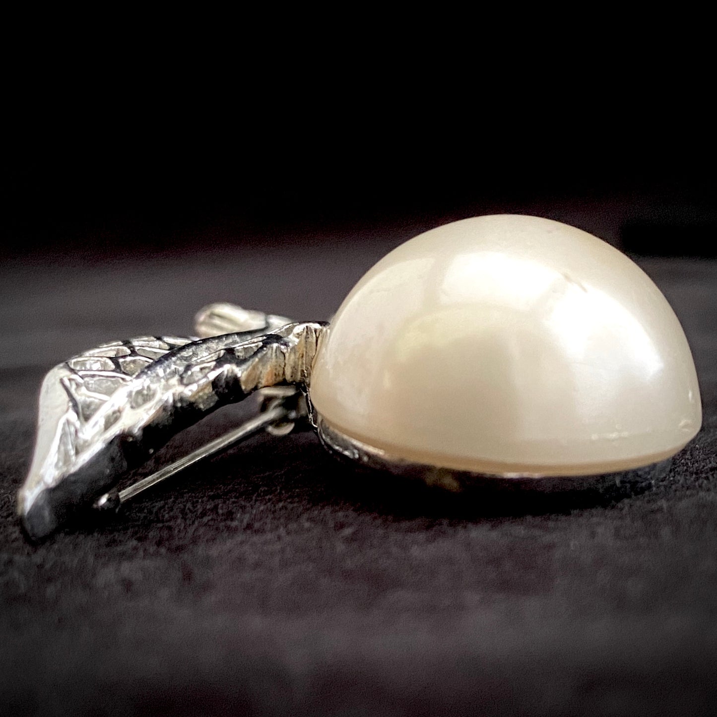 1970 Sarah Coventry Nature's Pearl Brooch