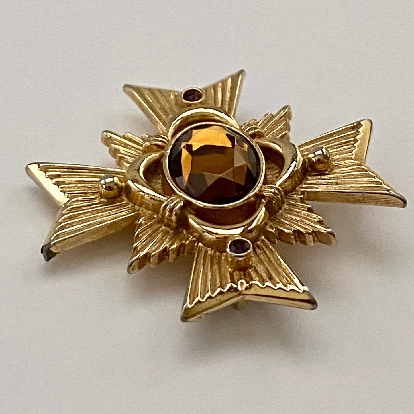 1983 Avon Allegro Brooch