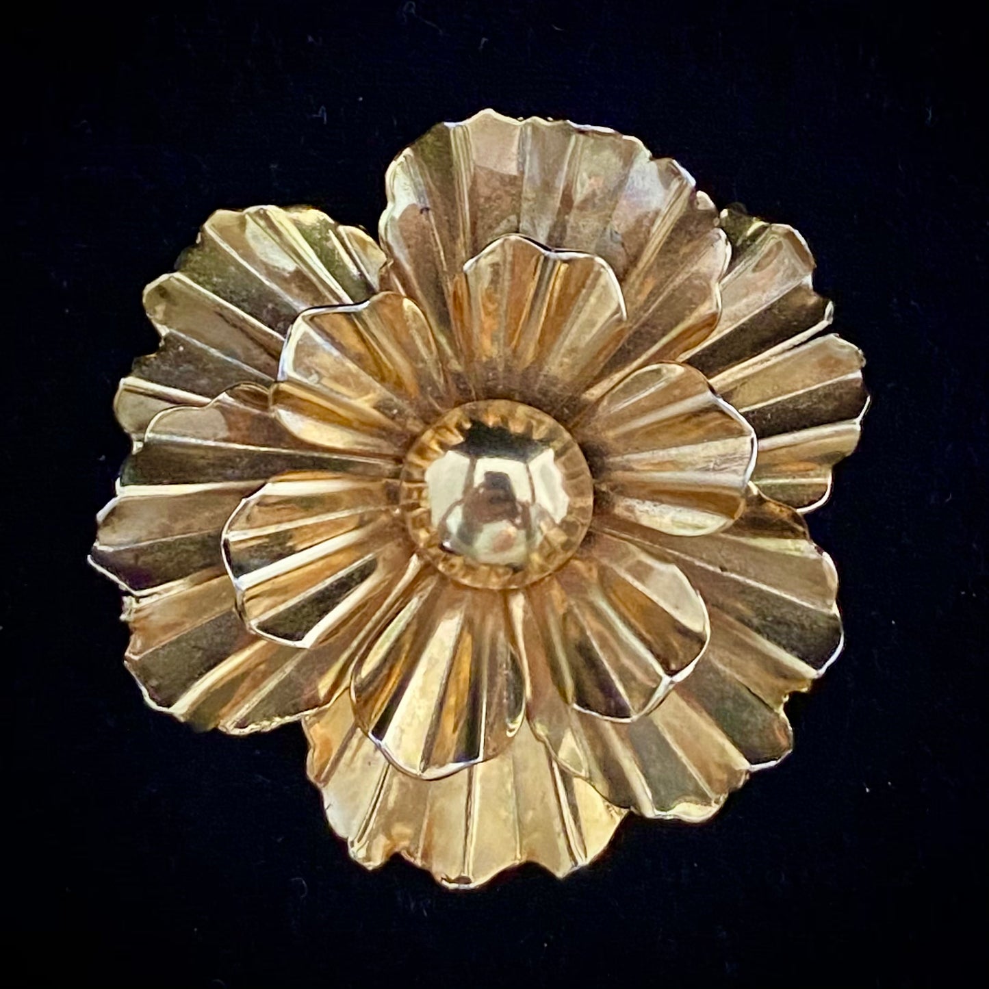 1960s Polished Gold-Tone Flower Brooch